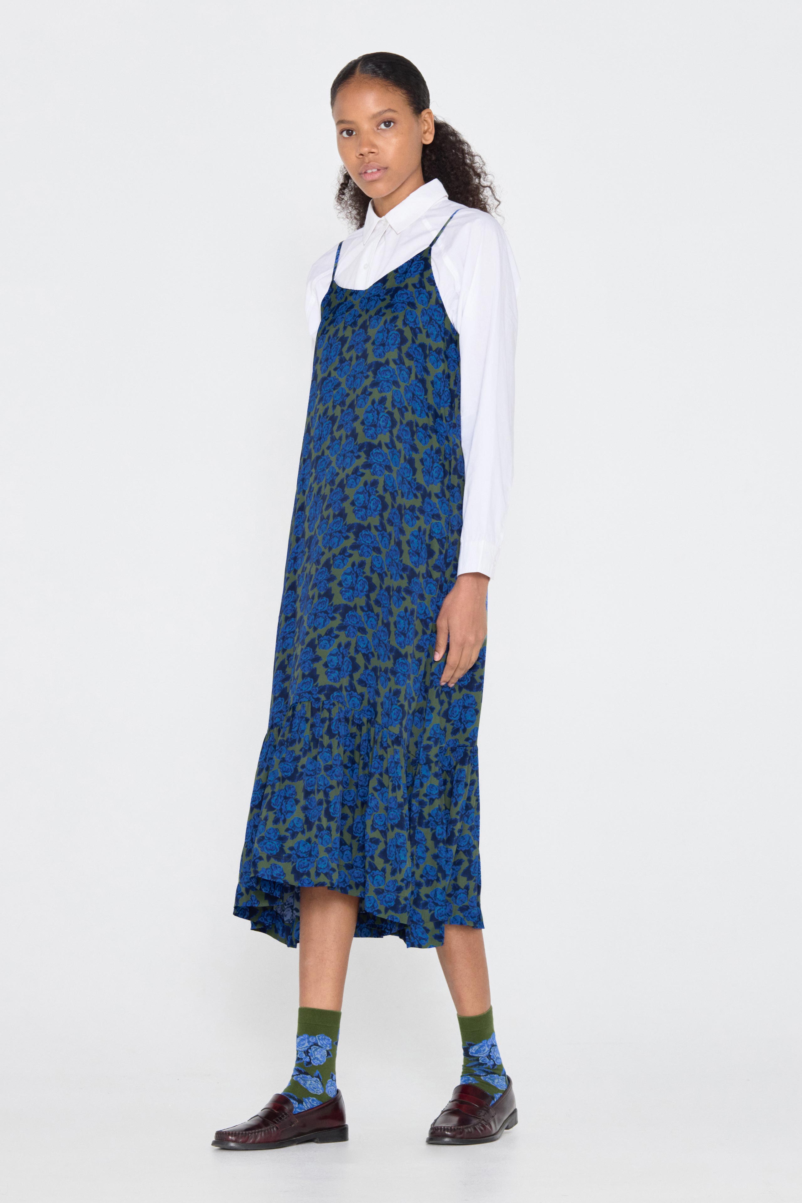 VESTIDO VOLANTES ROSAS