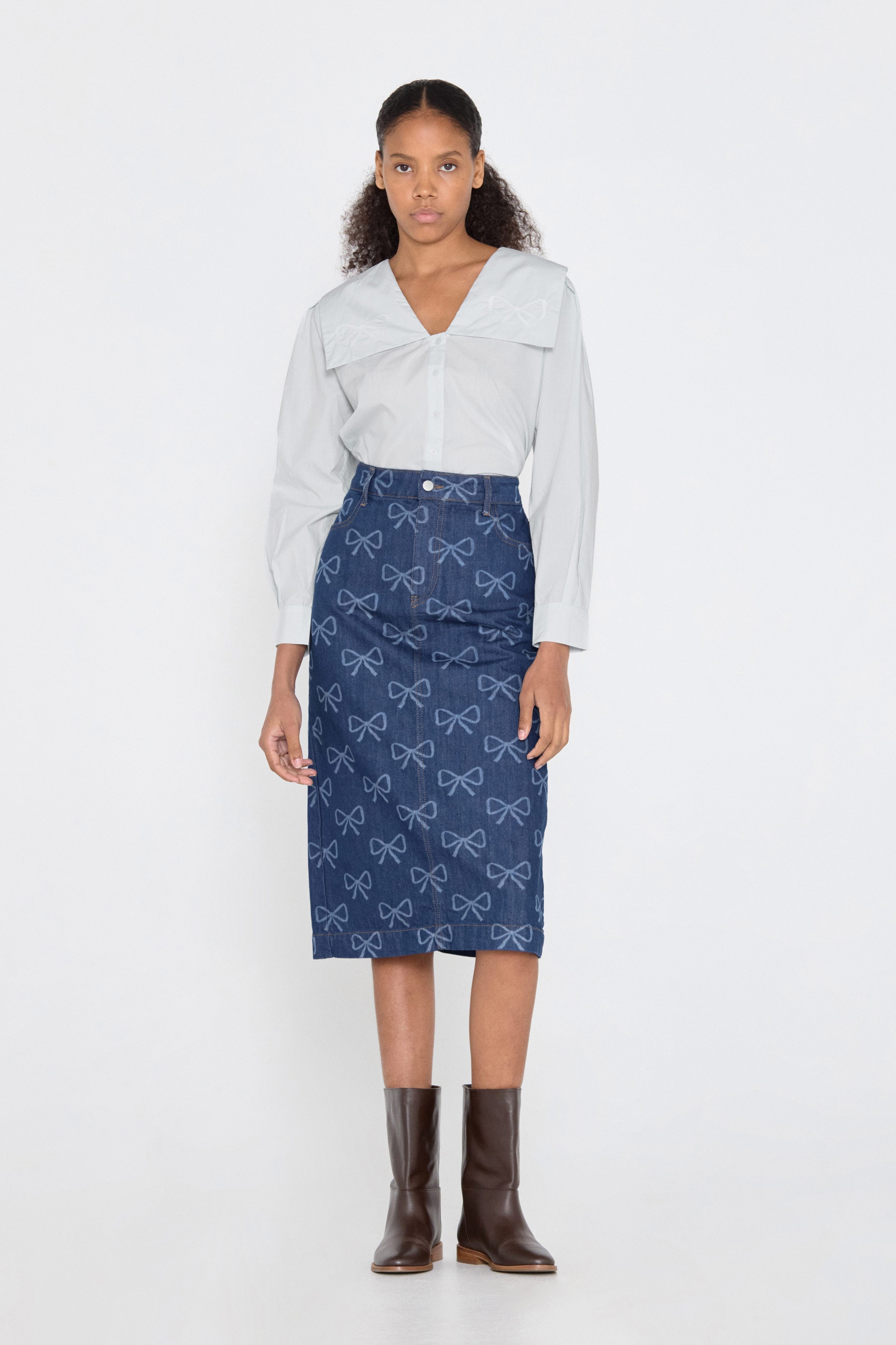 BOW EMBROIDERED BLOUSE