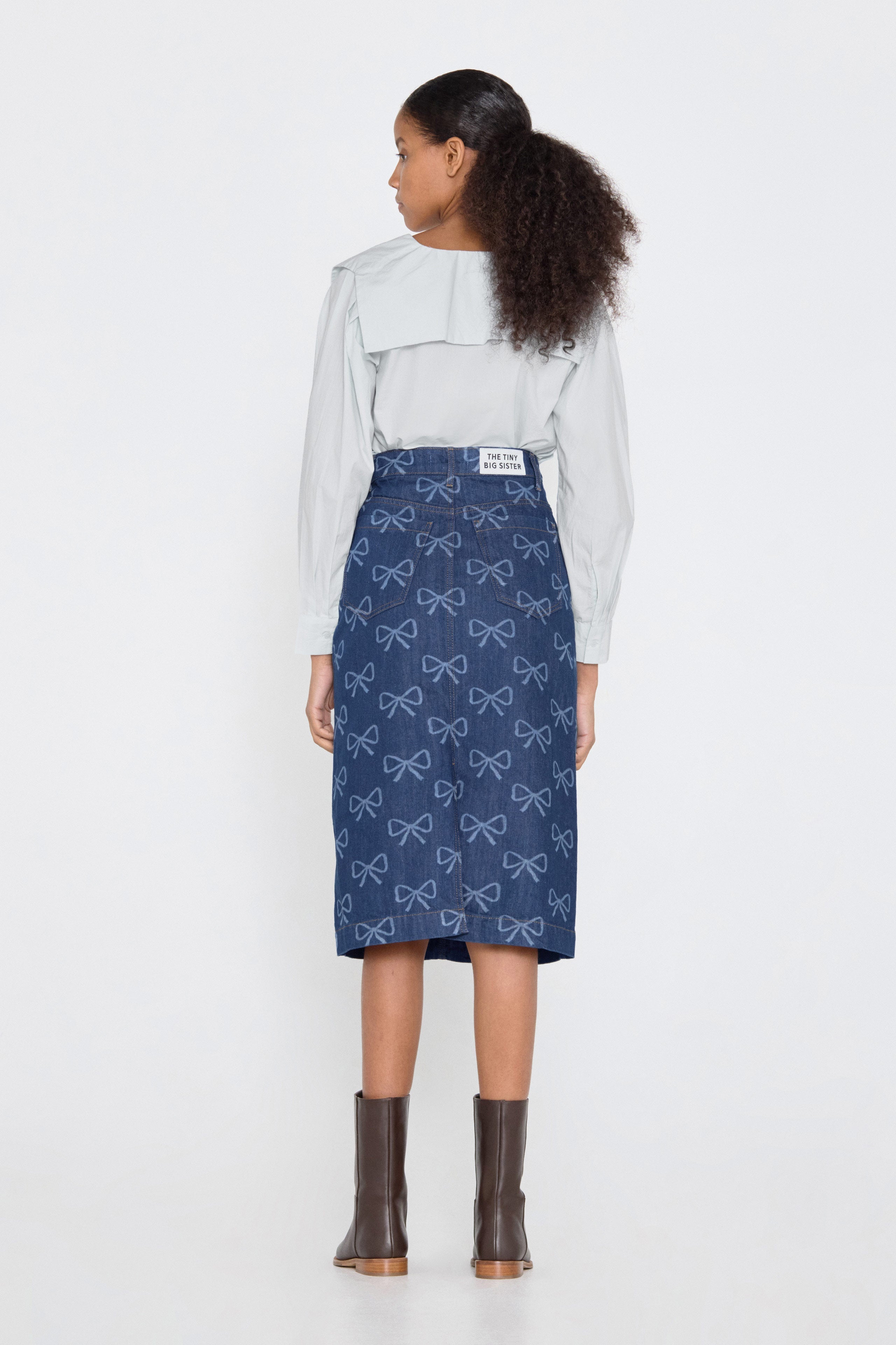 BOW EMBROIDERED BLOUSE