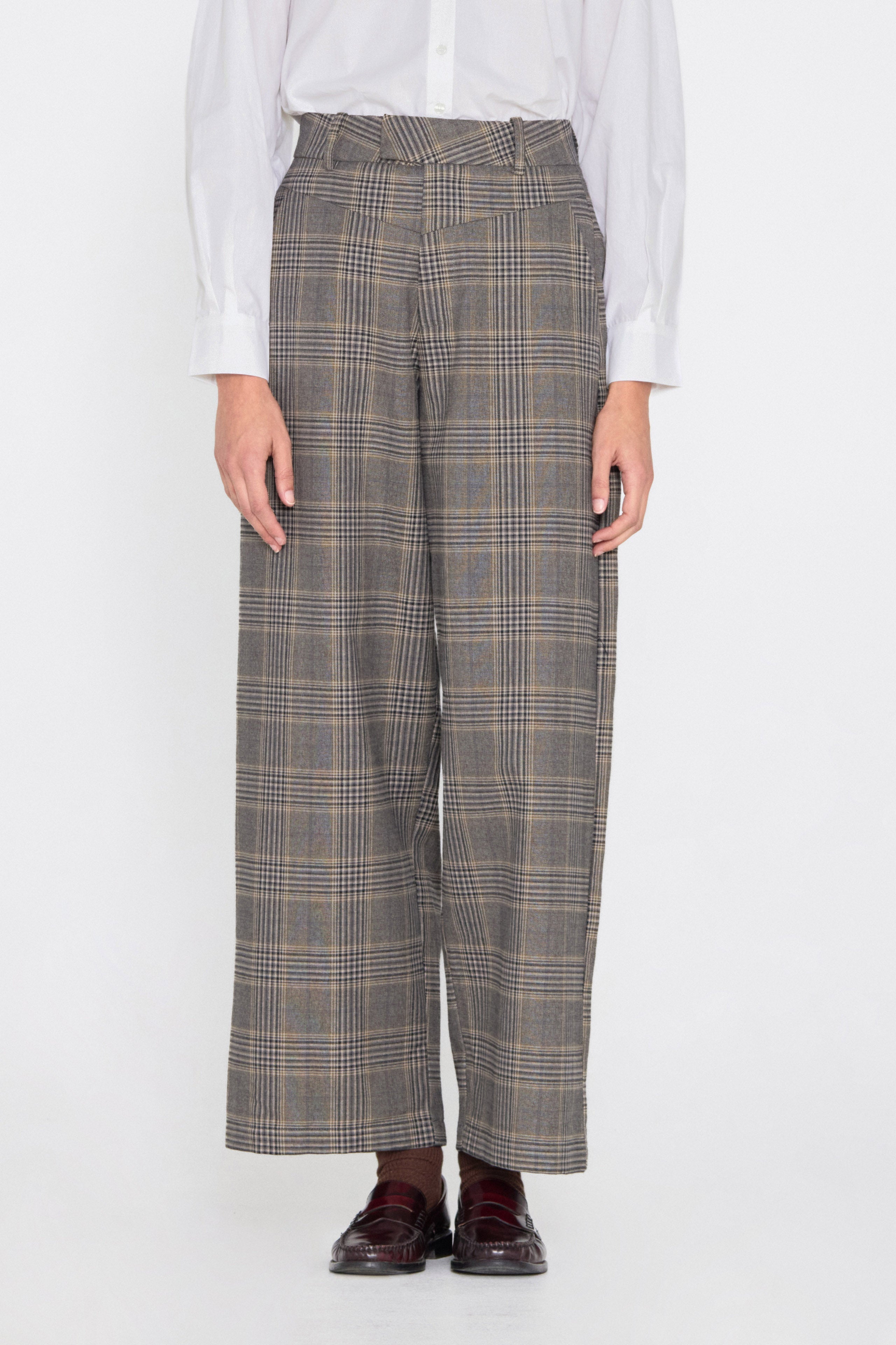 ANGESCHLOSSENE HOSE