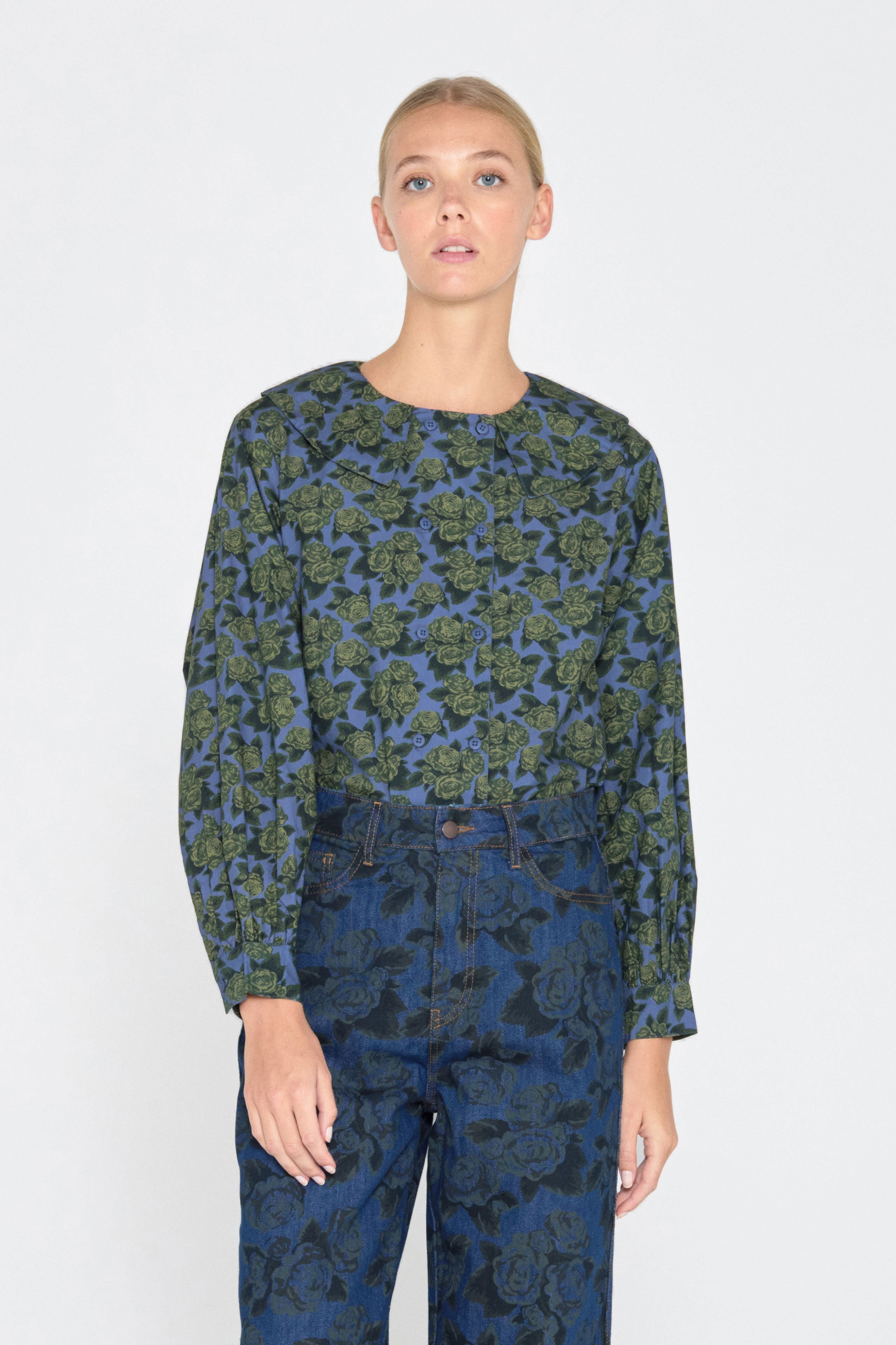 BLUSA BOTONES ROSAS
