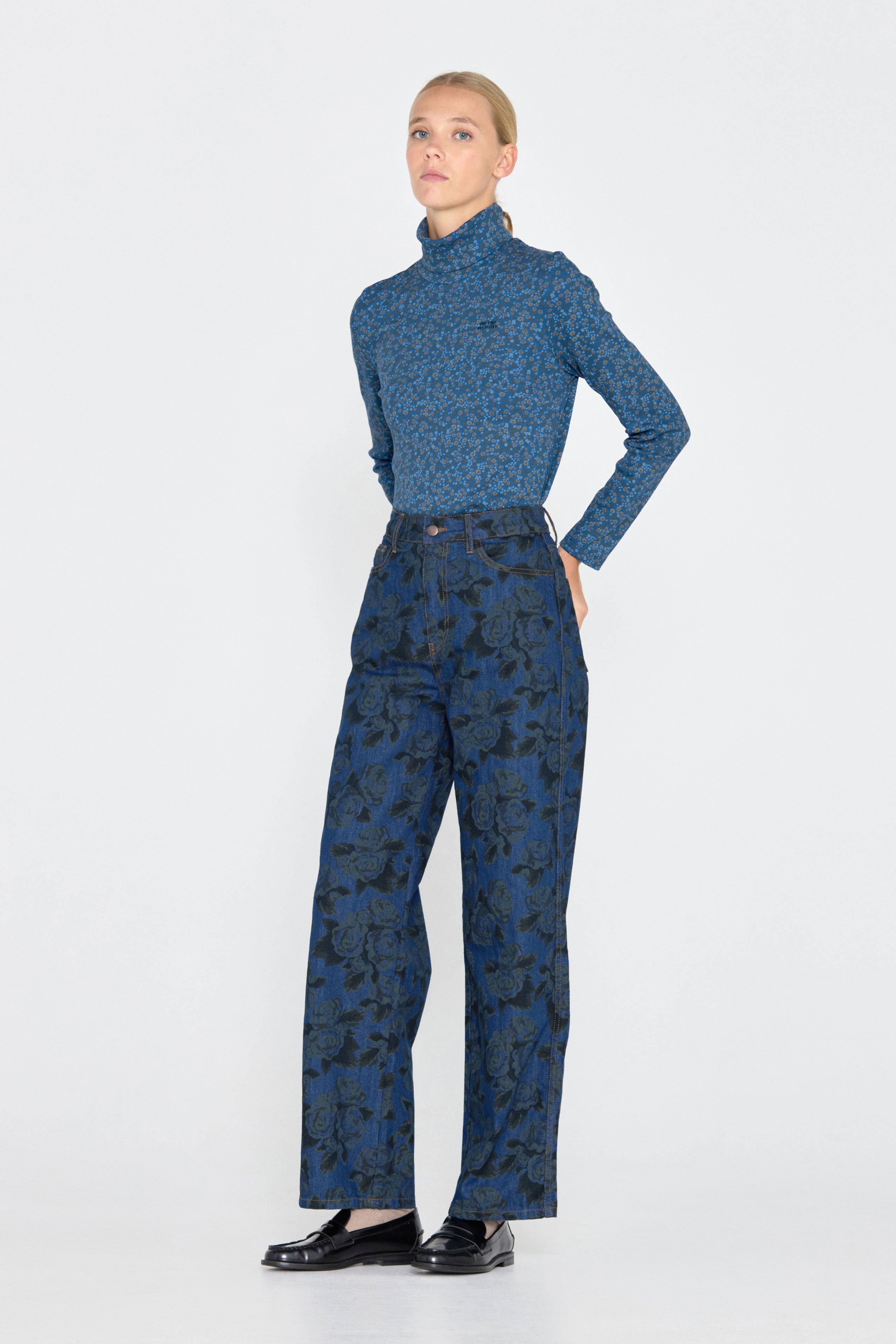 FLOWERS TURTLENECK