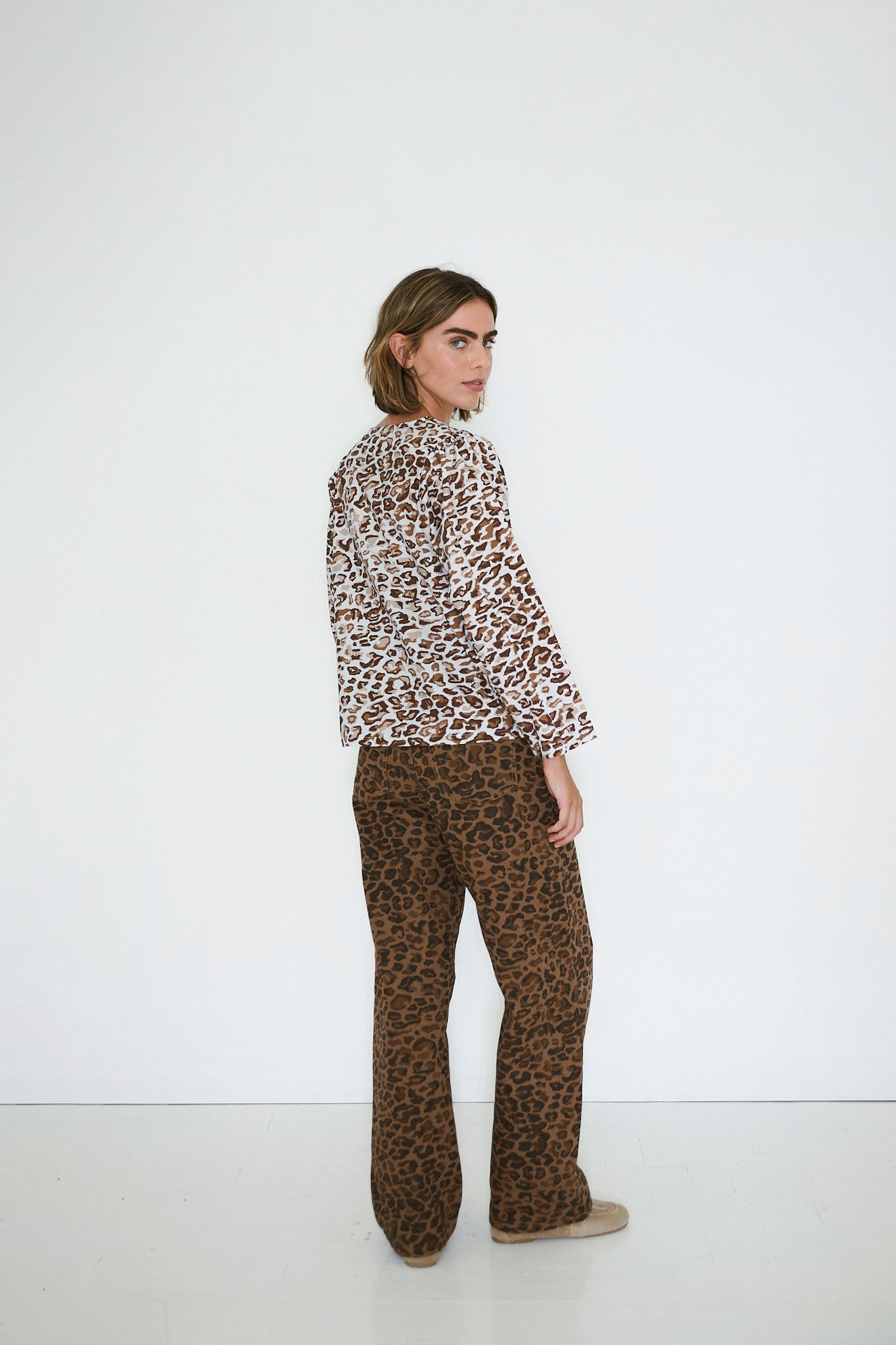 BLUSE V-AUSSCHNITT ANIMAL PRINT