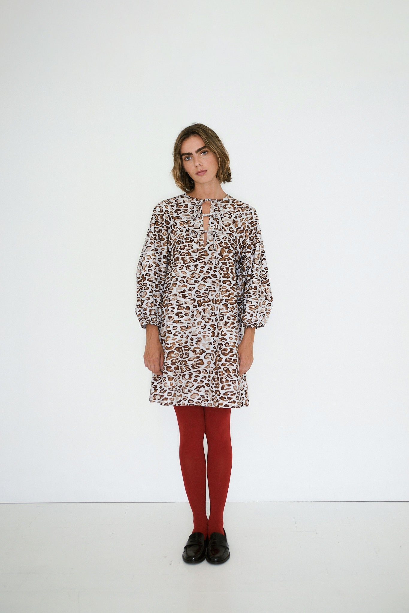 KLEID MIT PUFFÄRMELN ANIMAL PRINT