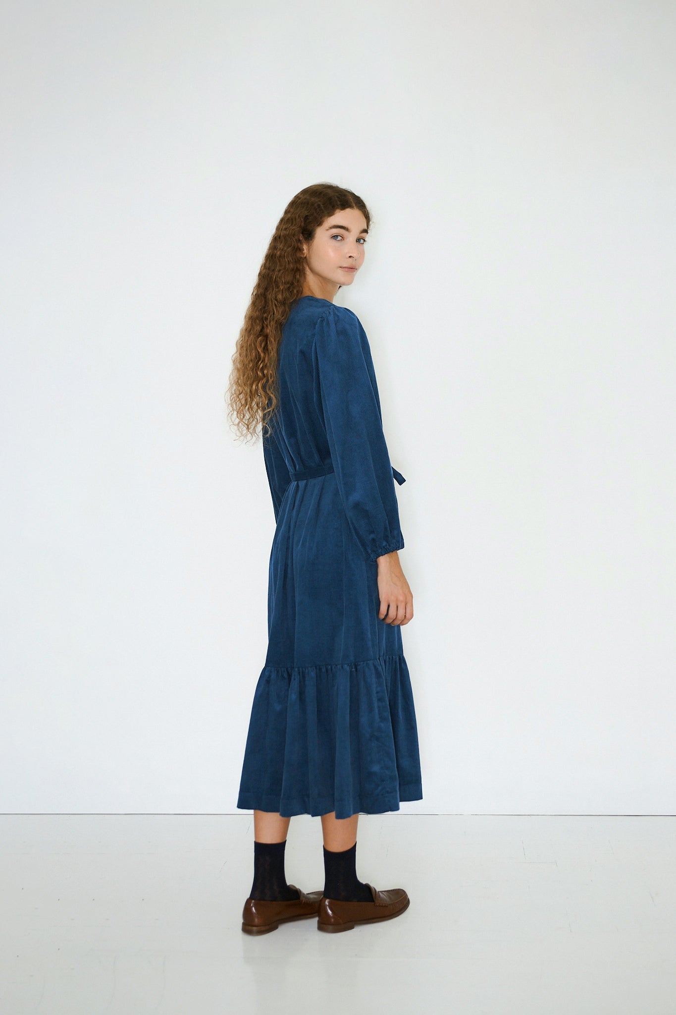 CORDKLEID MIT RÜSCHEN