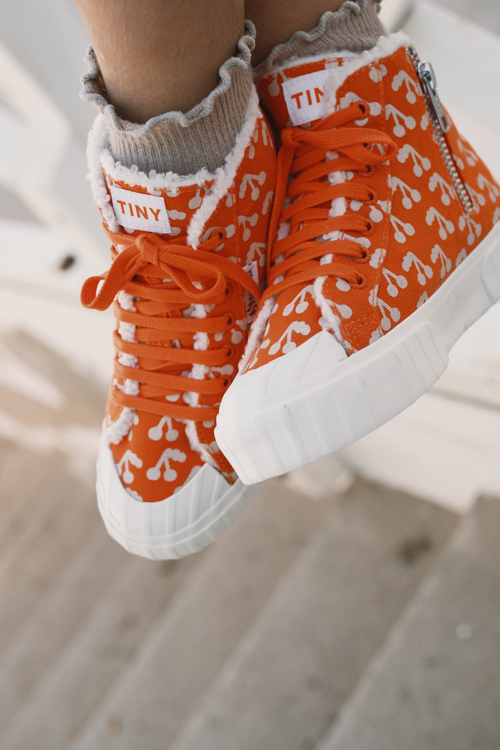SNEAKERS CHERRIES