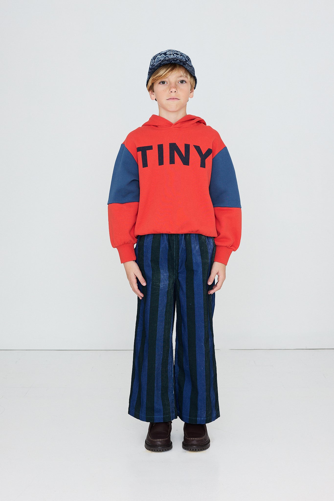BLUE STRIPES CORDUROY PANTS