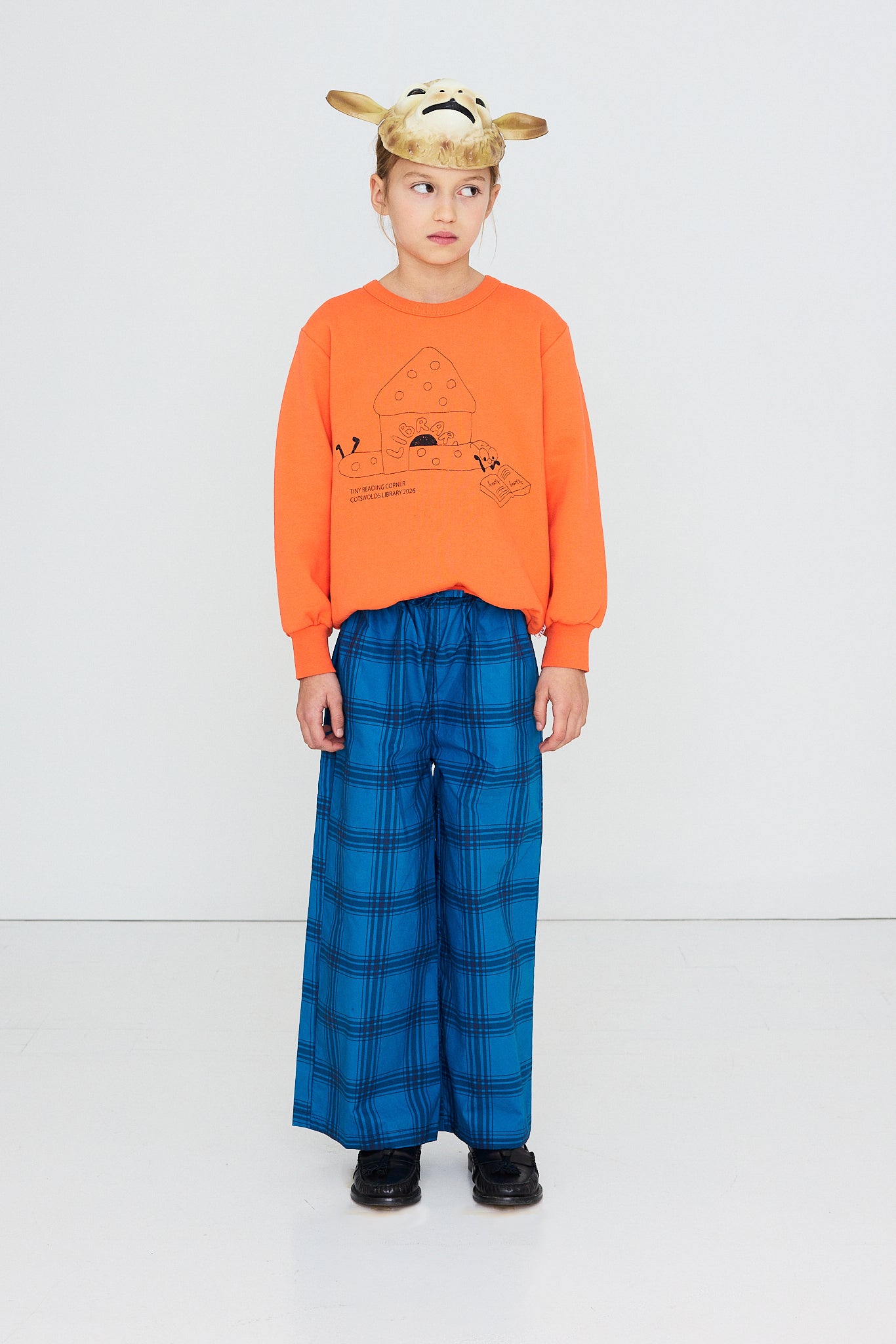 LIBRARY GRAPHIC SWEATSHIRT