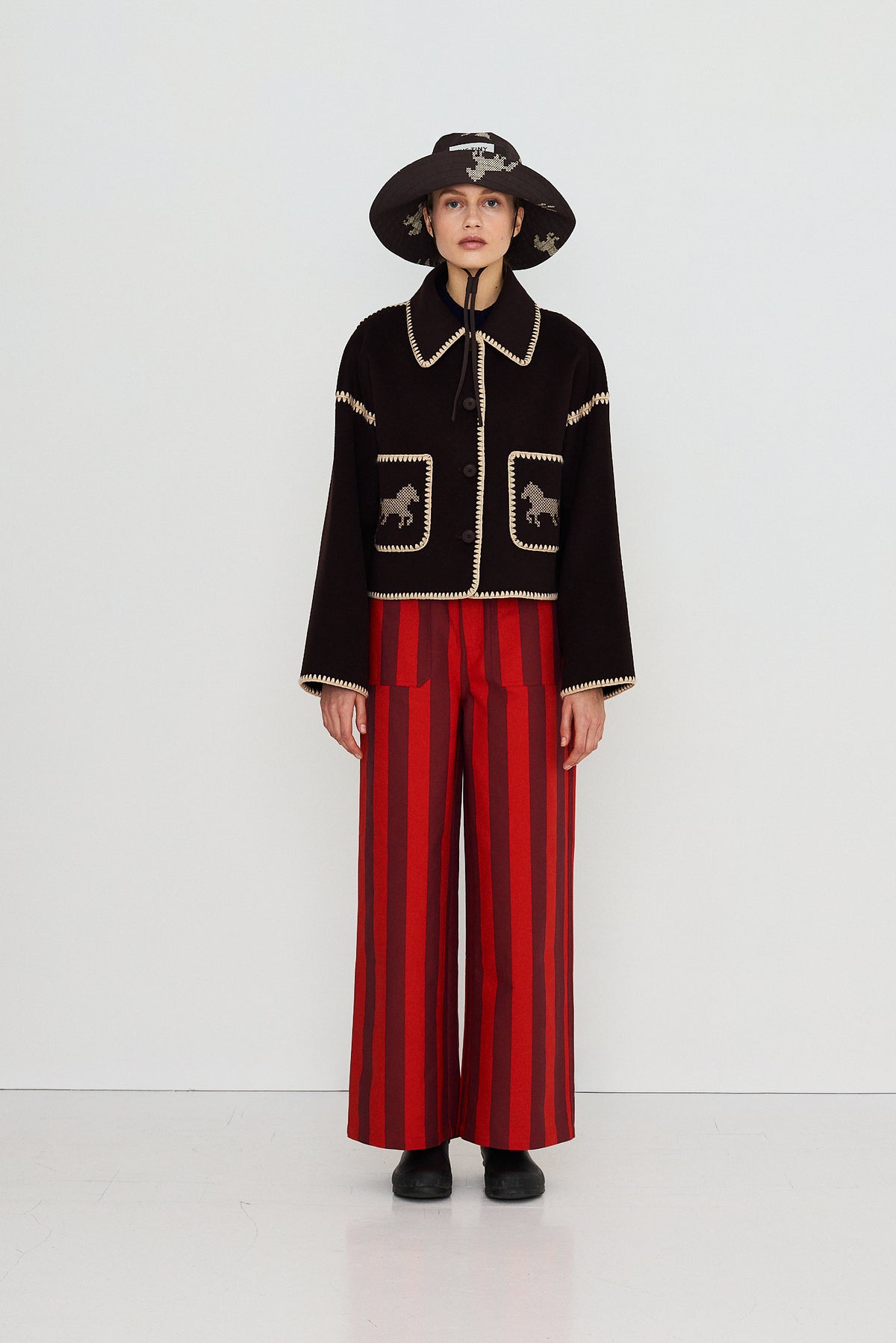 SHORT HORSES EMBROIDERED COAT