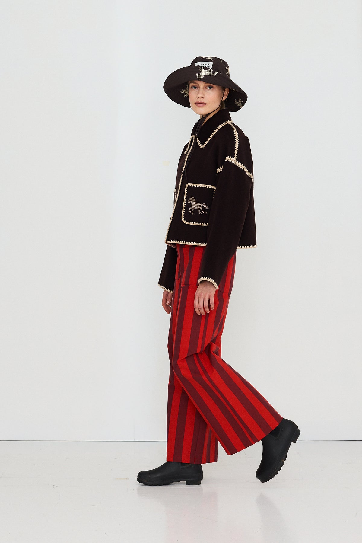 SHORT HORSES EMBROIDERED COAT
