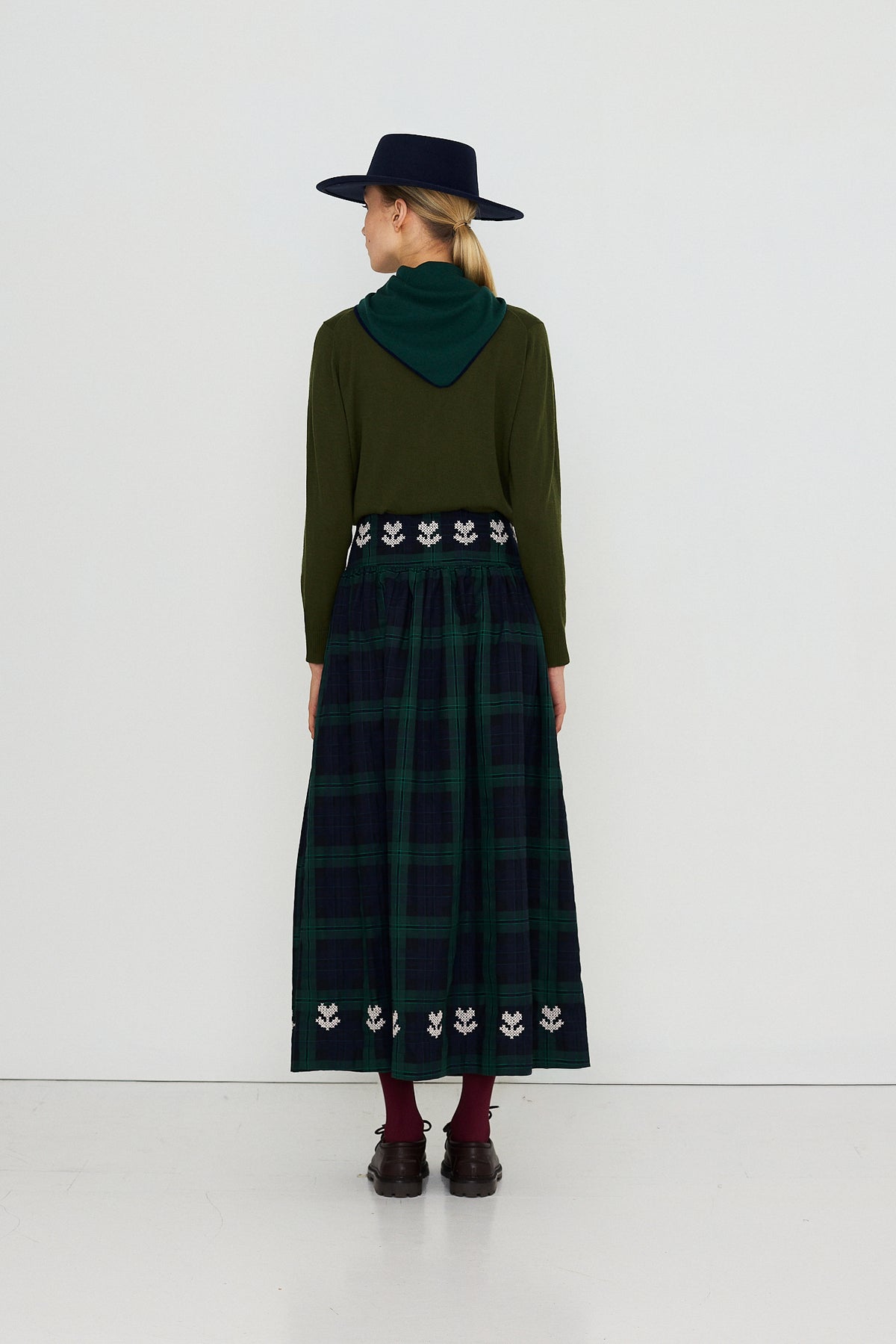 STRICKJACKE MIT SCHALKRAGEN UND KONTRASTDETAILS LARA