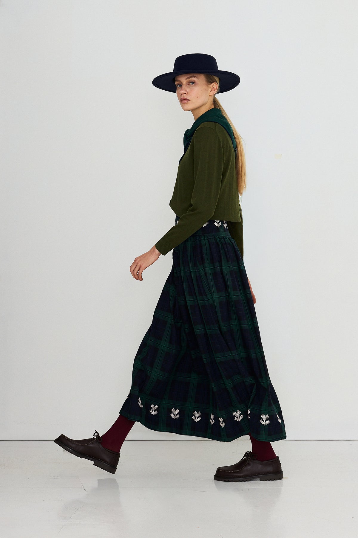 STRICKJACKE MIT SCHALKRAGEN UND KONTRASTDETAILS LARA
