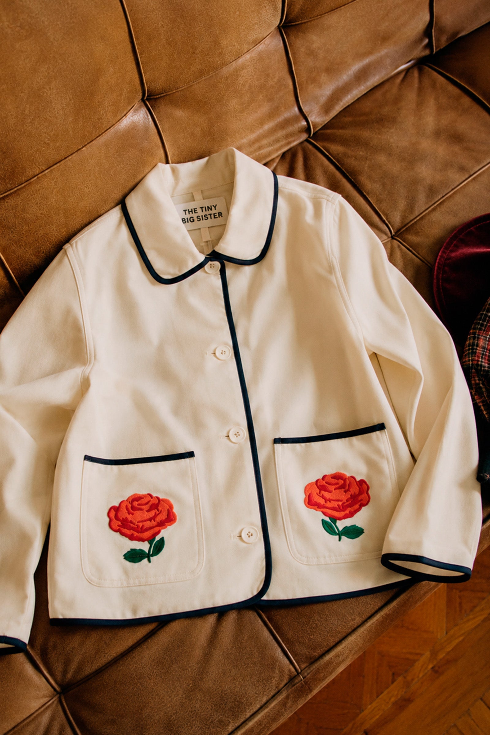 ROSE EMBROIDERY SHORT DENIM JACKET