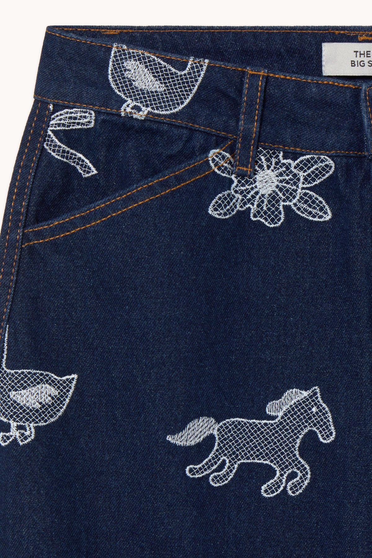 刺繍入りジーンズ