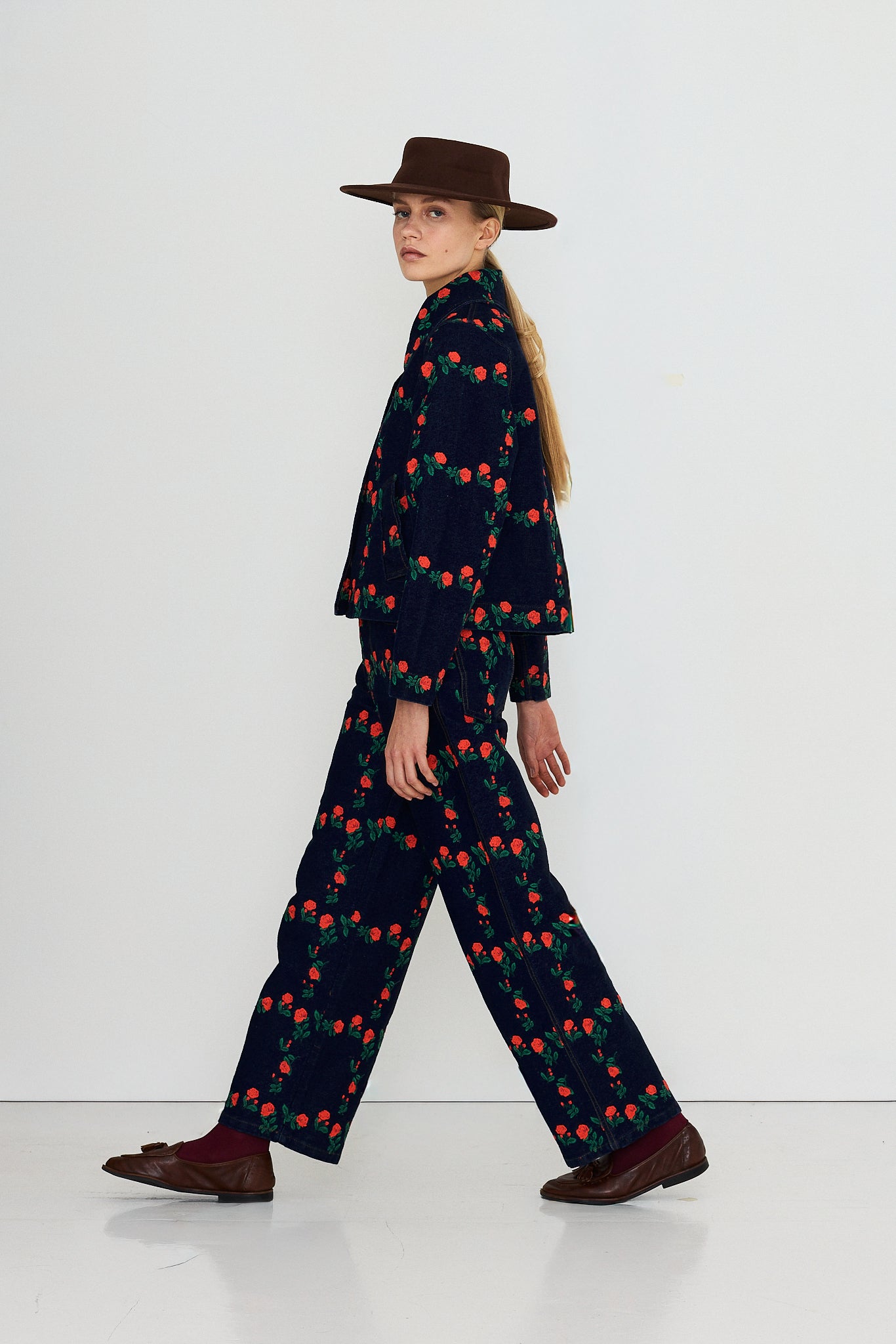 CHAQUETA DENIM ROSES GRID CON BORDADO