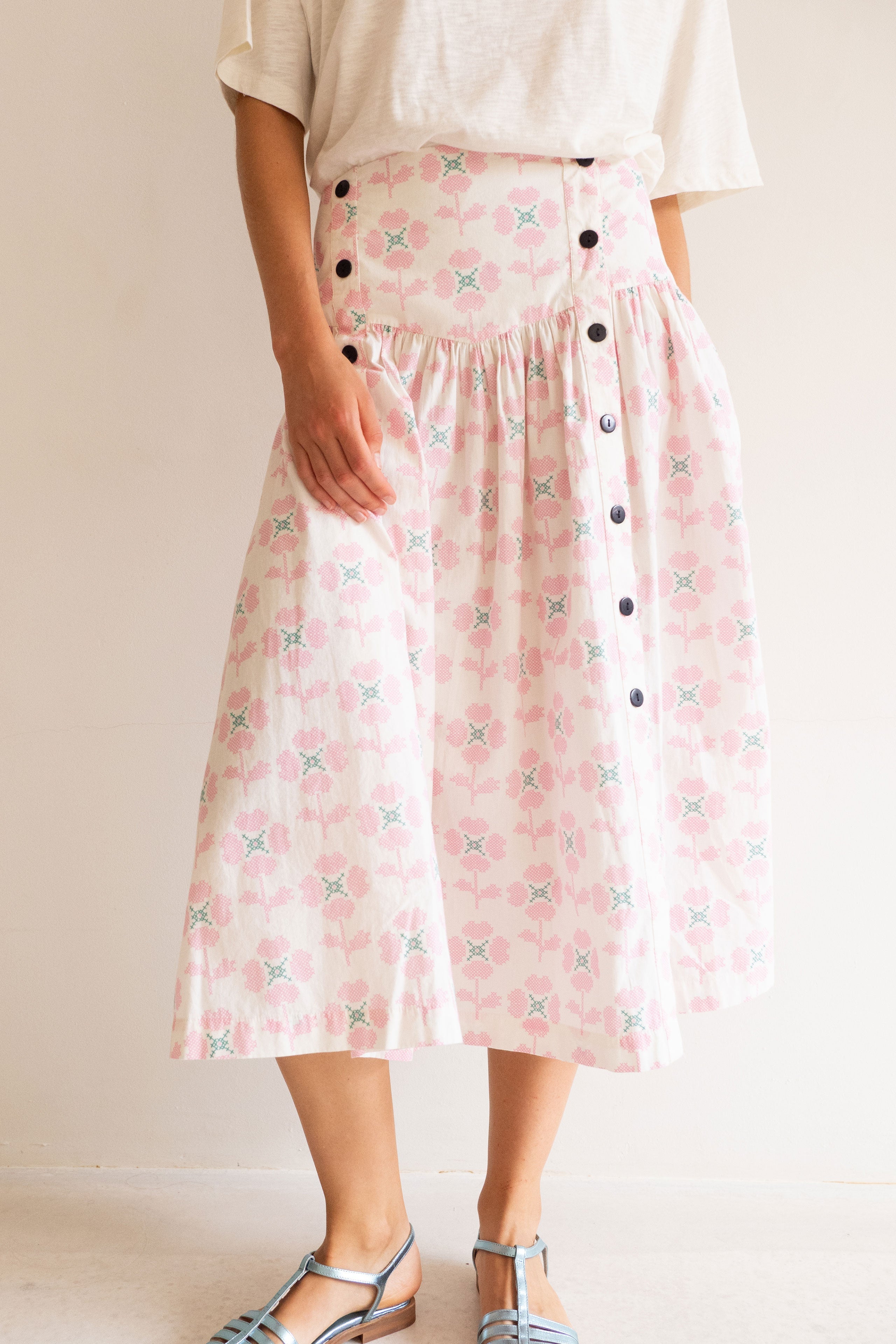 CROSS STITCH FLOWERS BUTTONED SKIRT