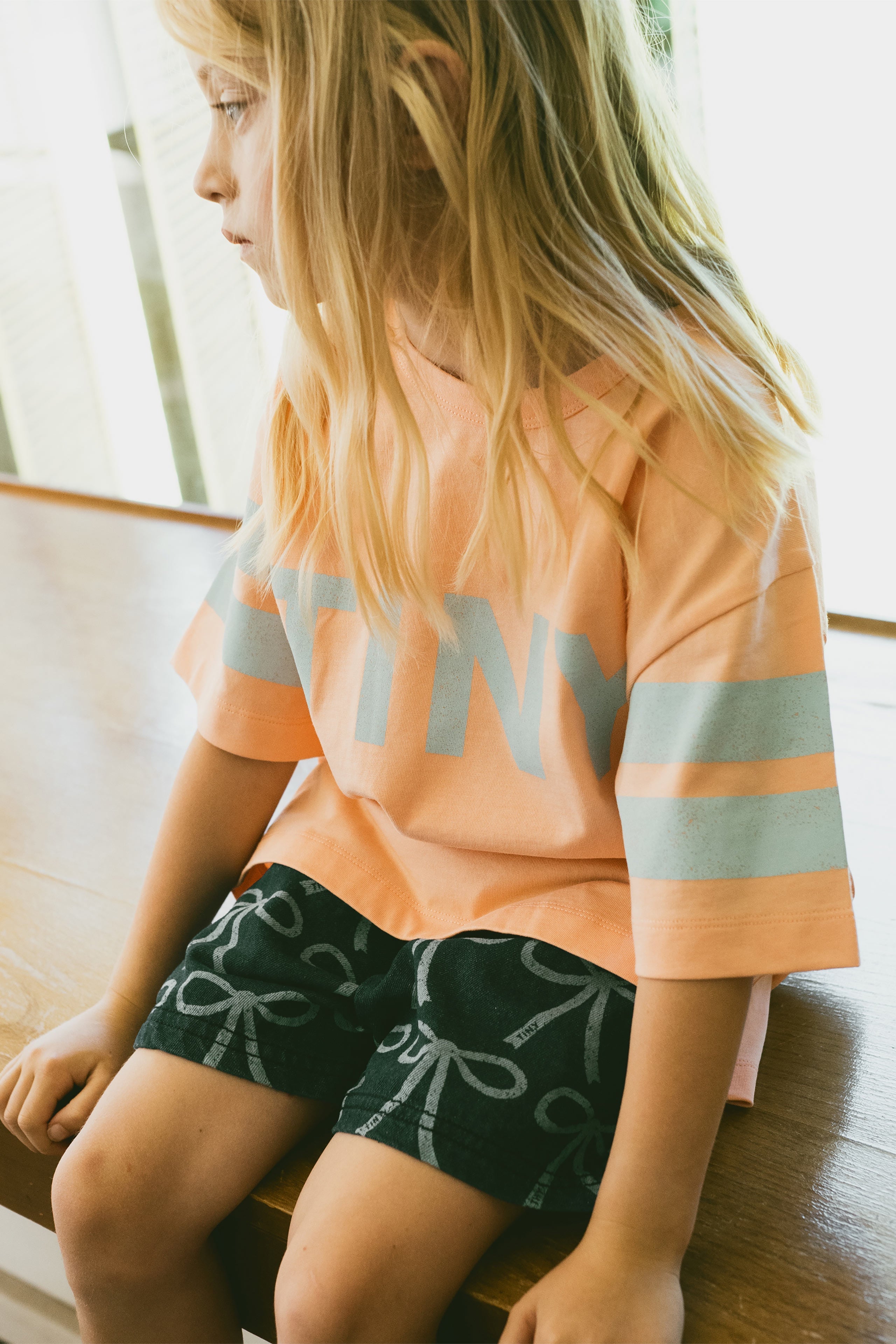 STRIPES LOGO TEE