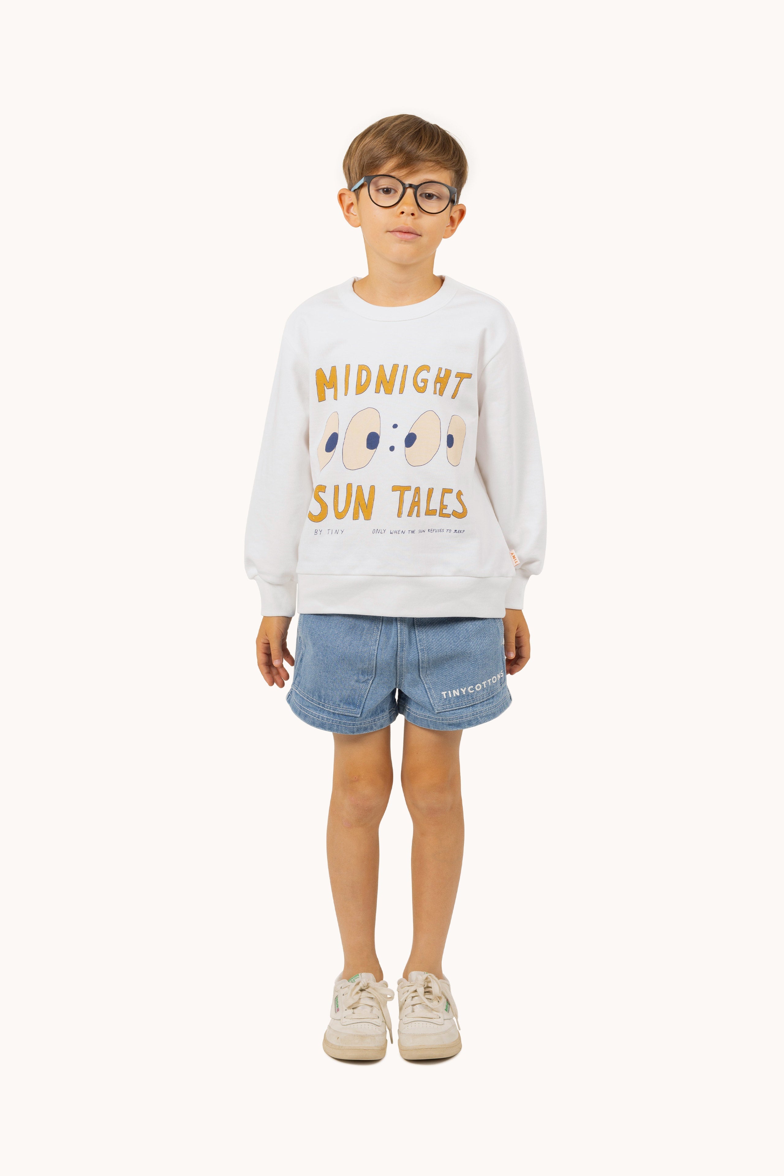 GRAPHIC DENIM SHORT