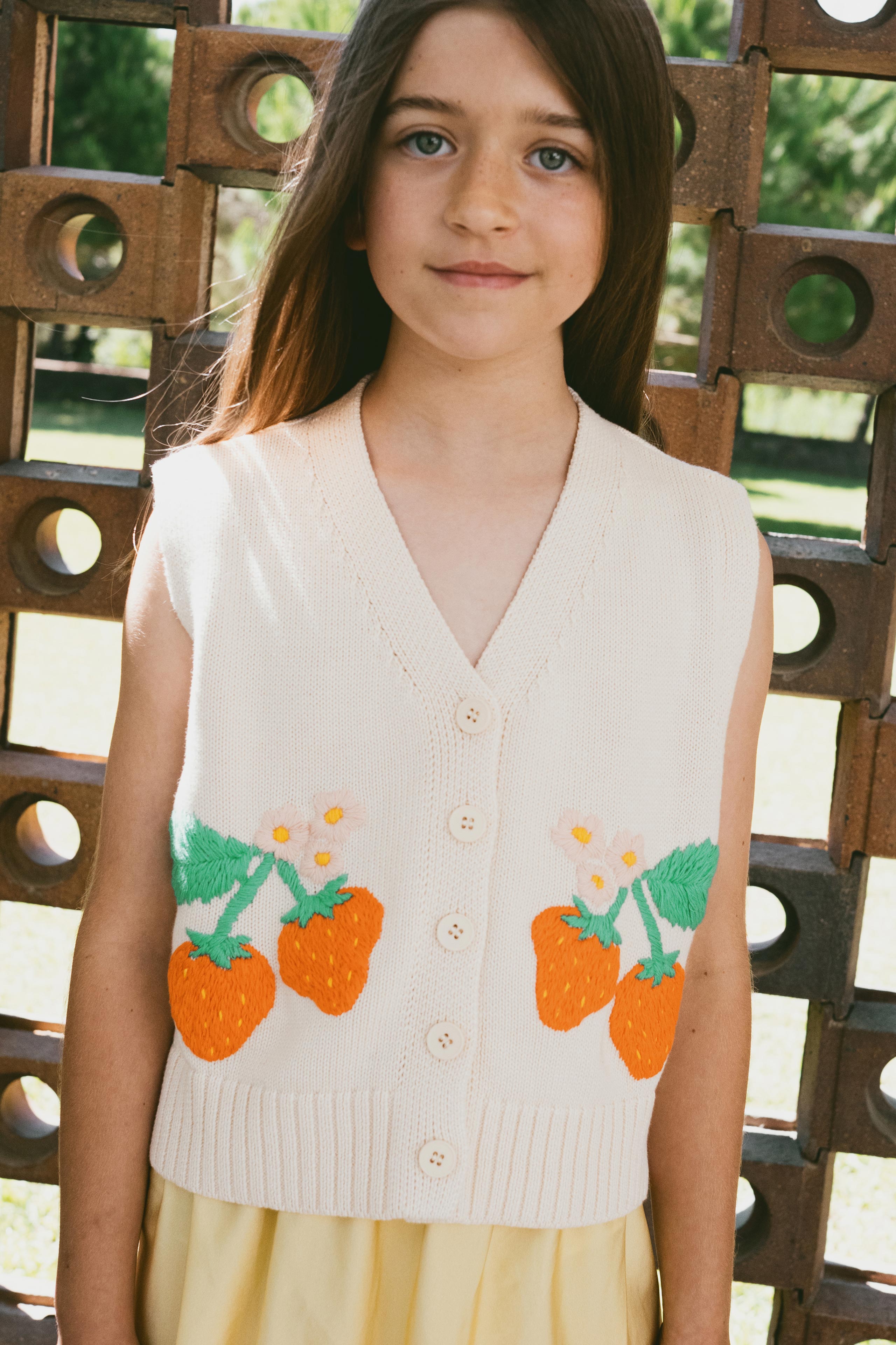 STRAWBERRIES VEST