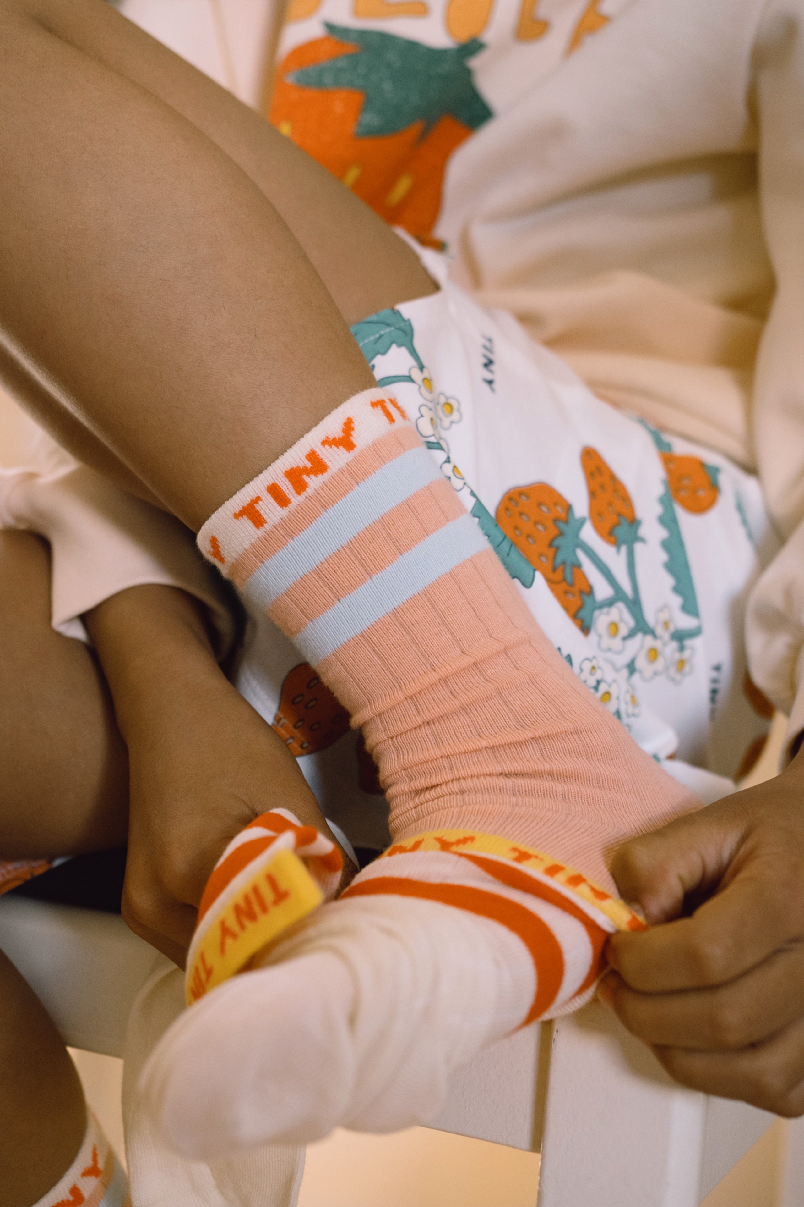 TINY MEDIUM HEIGHT SOCKS