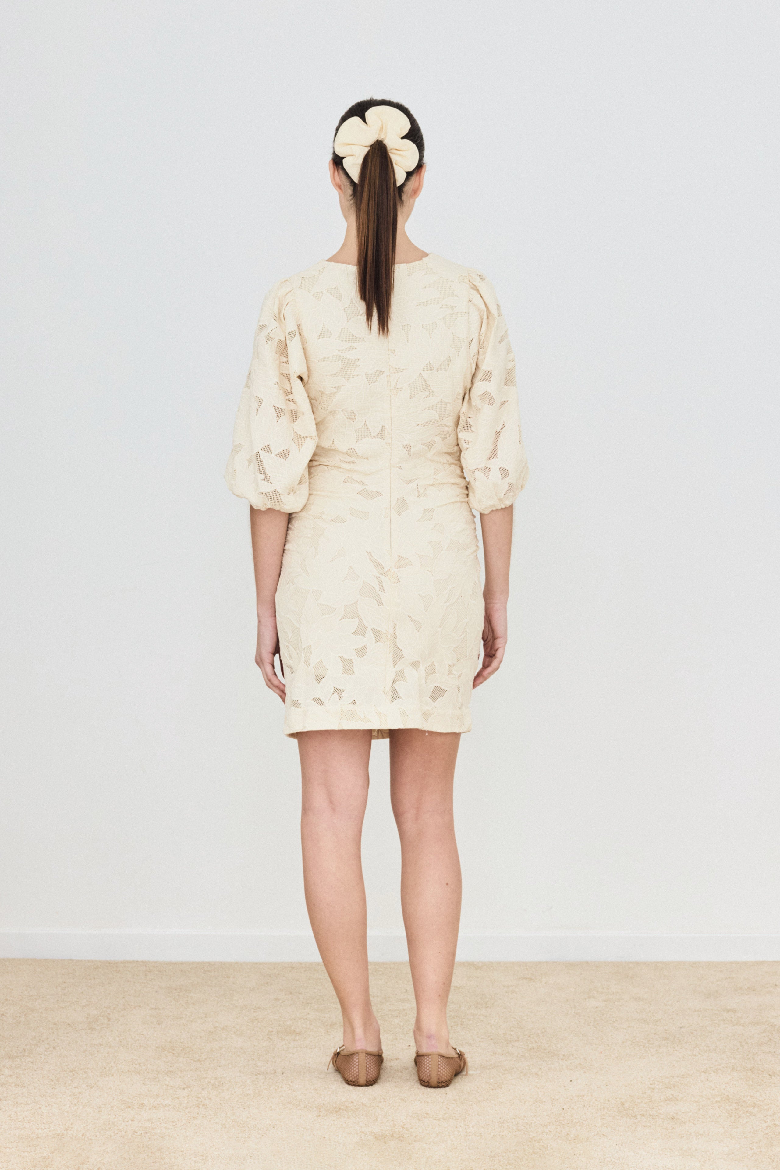 KURZES GUIPURE-KLEID