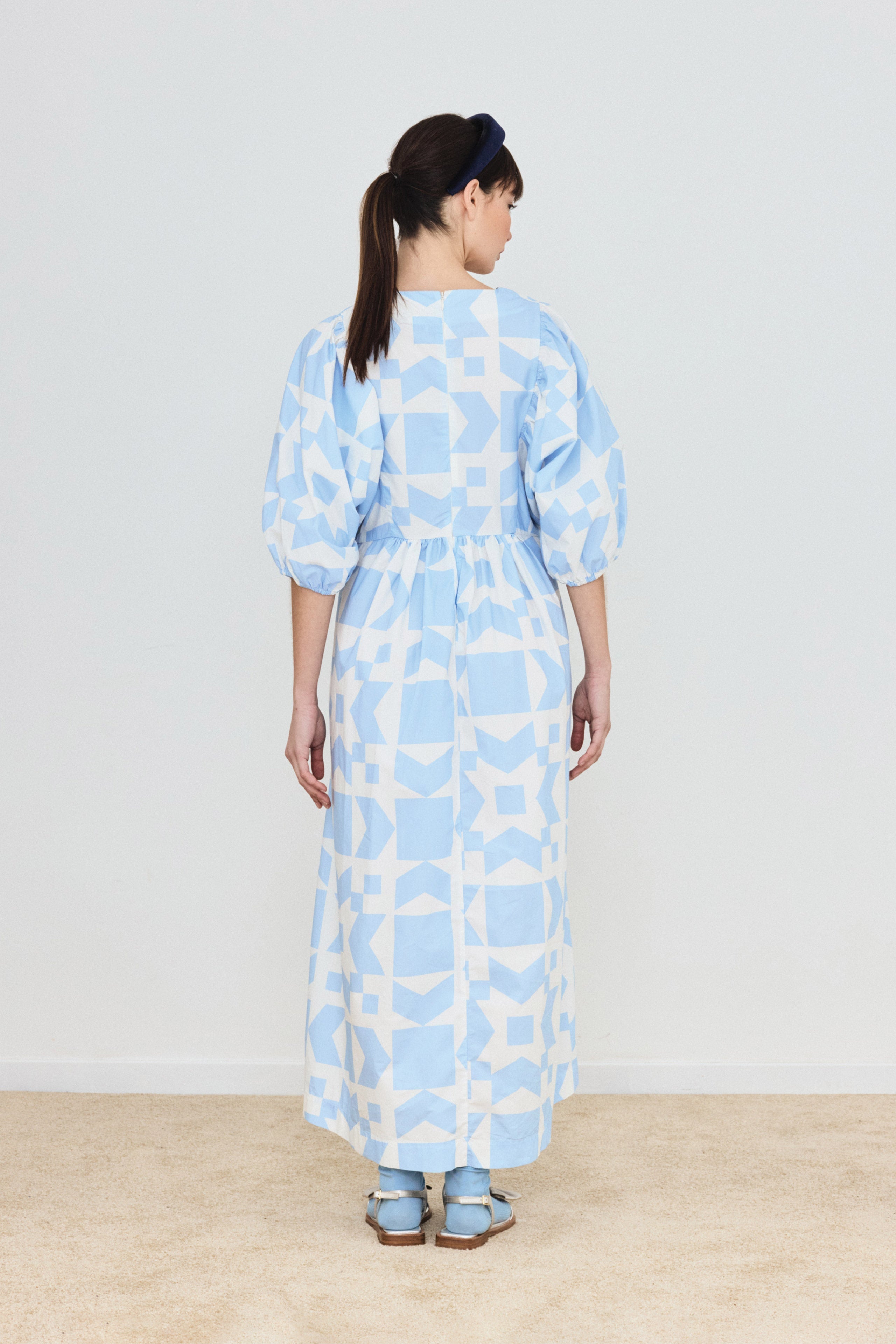GEOMETRIC VOLUMINOUS SLEEVE DRESS