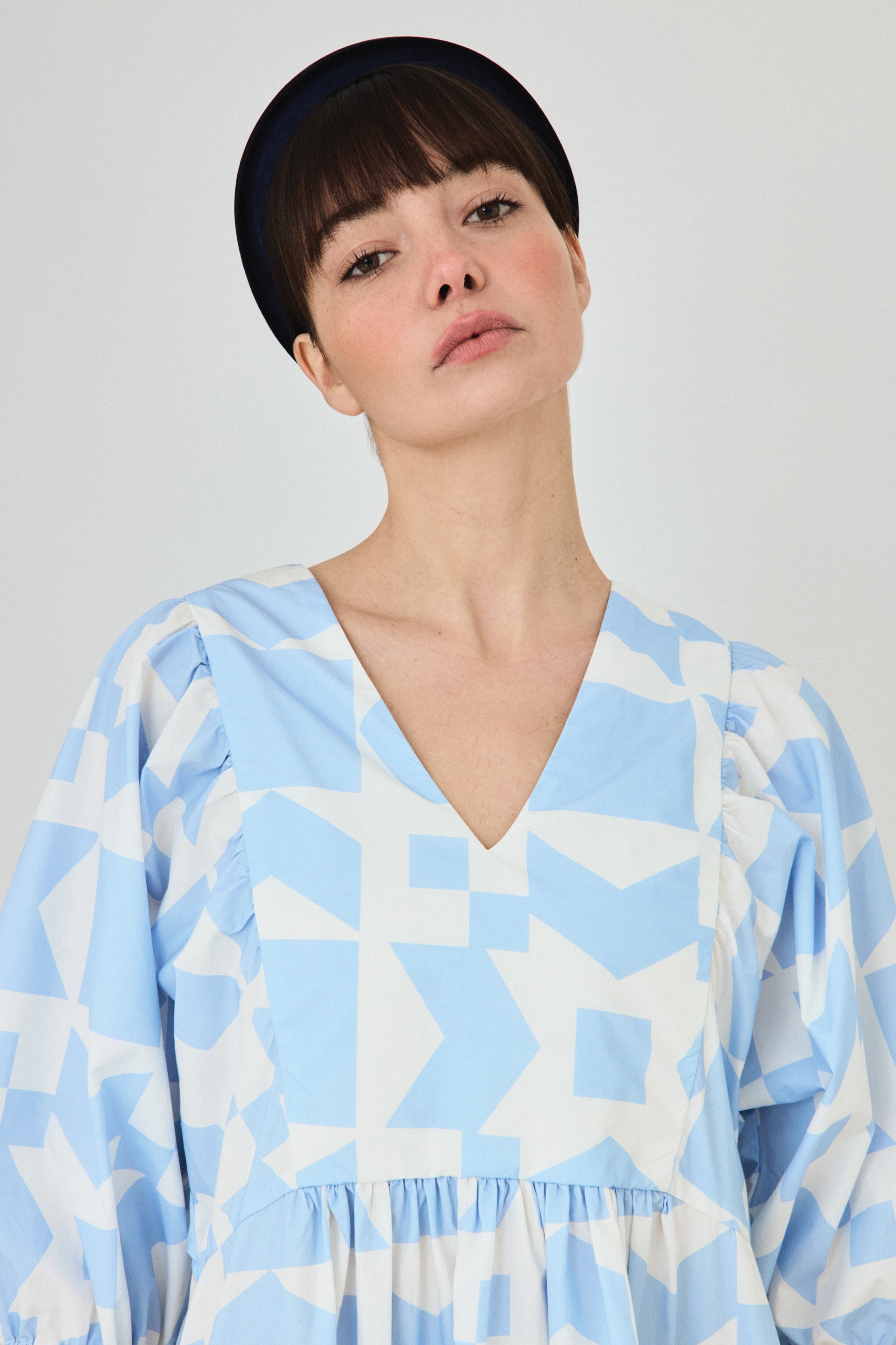 GEOMETRIC VOLUMINOUS SLEEVE DRESS
