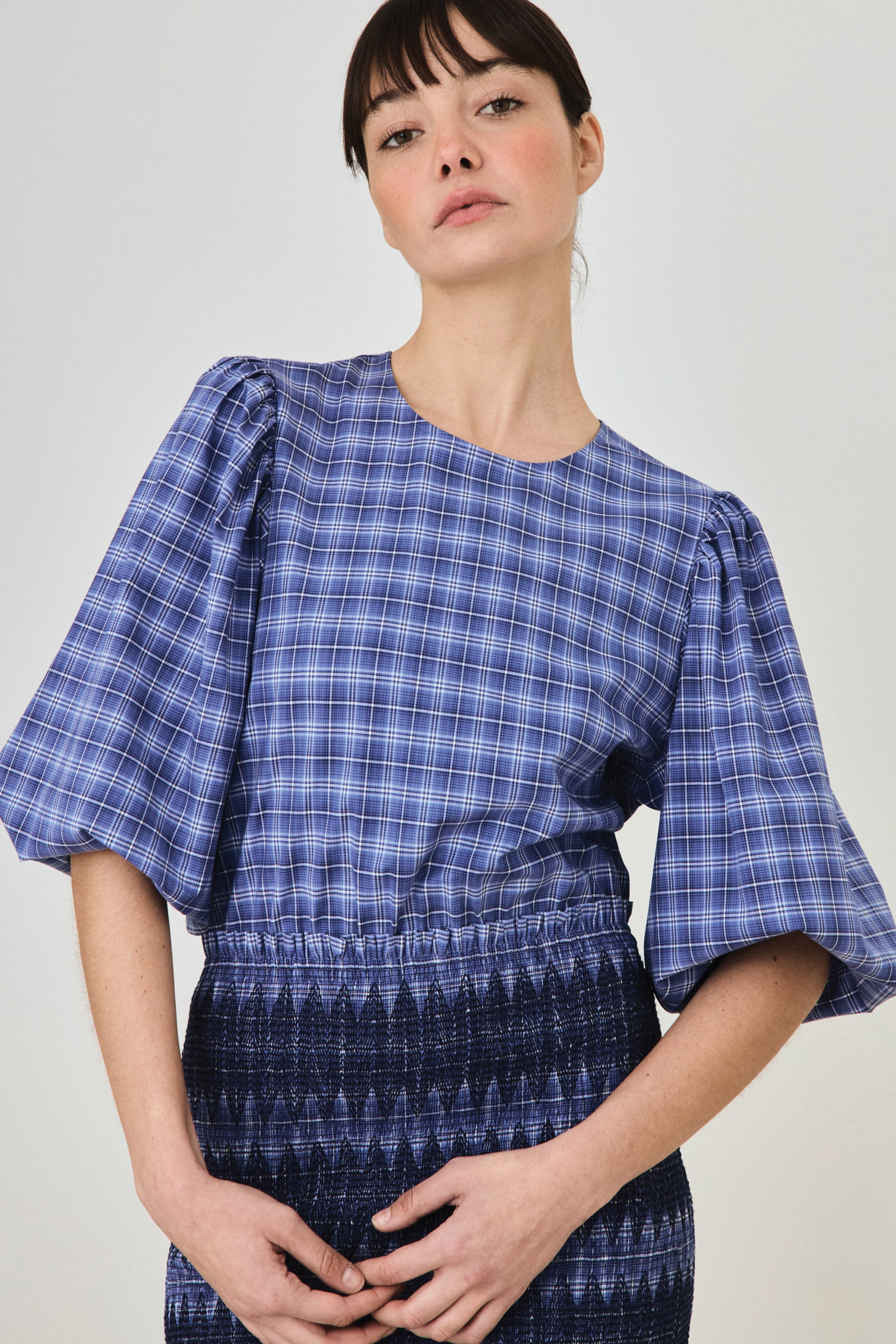 CHECK VESTIDO MANGAS ABULLONADAS