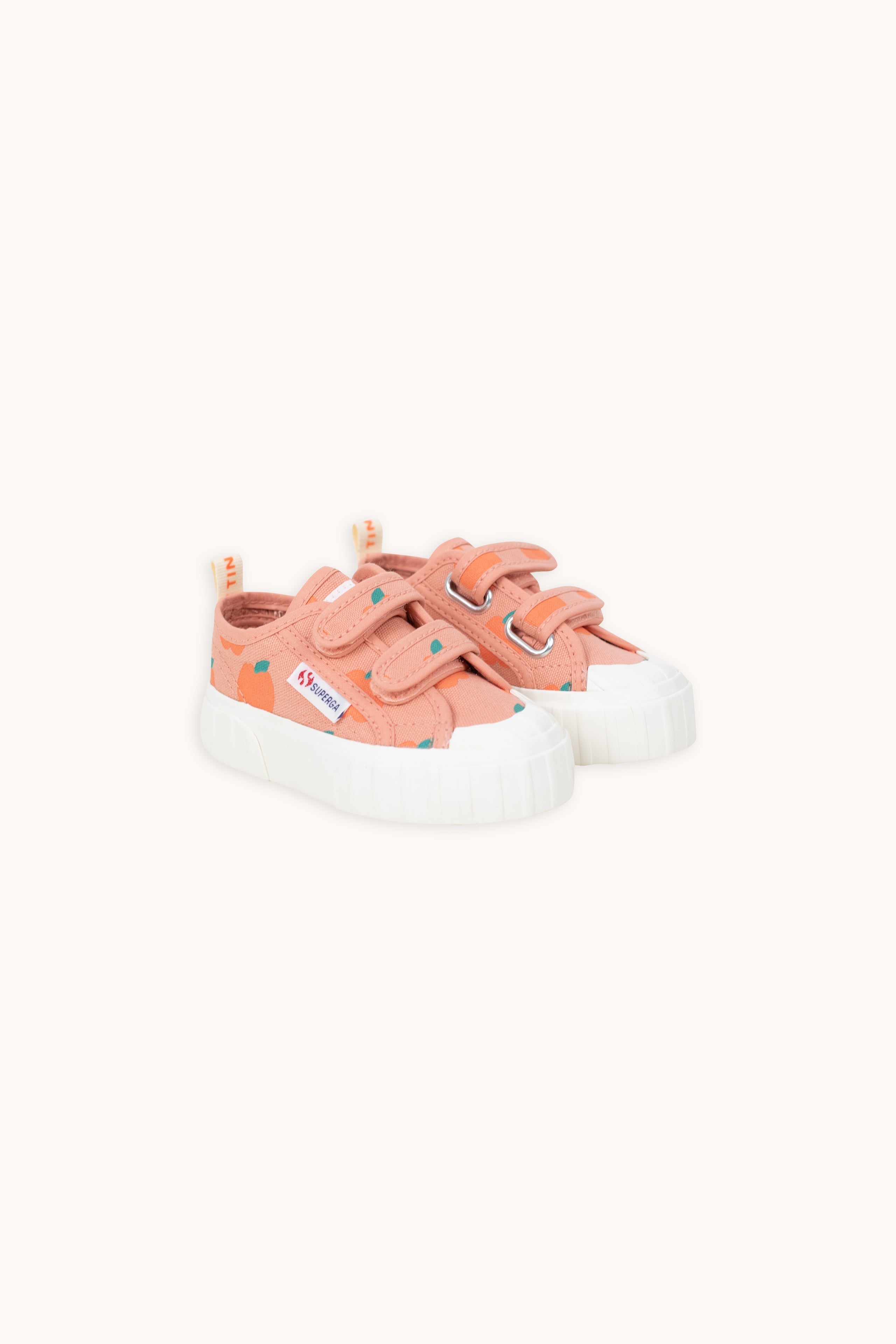 SNEAKERS APPLES