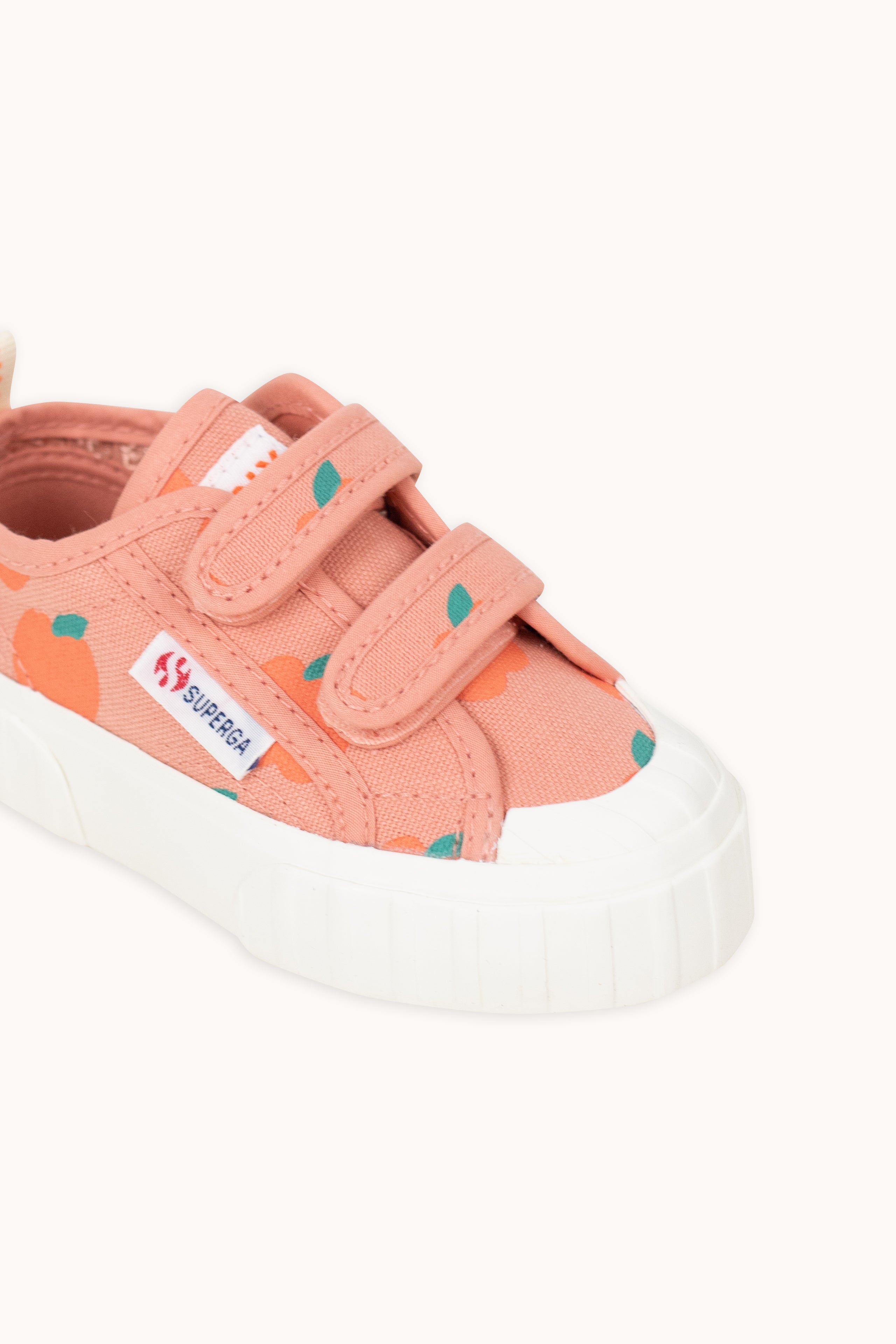 SNEAKERS APPLES