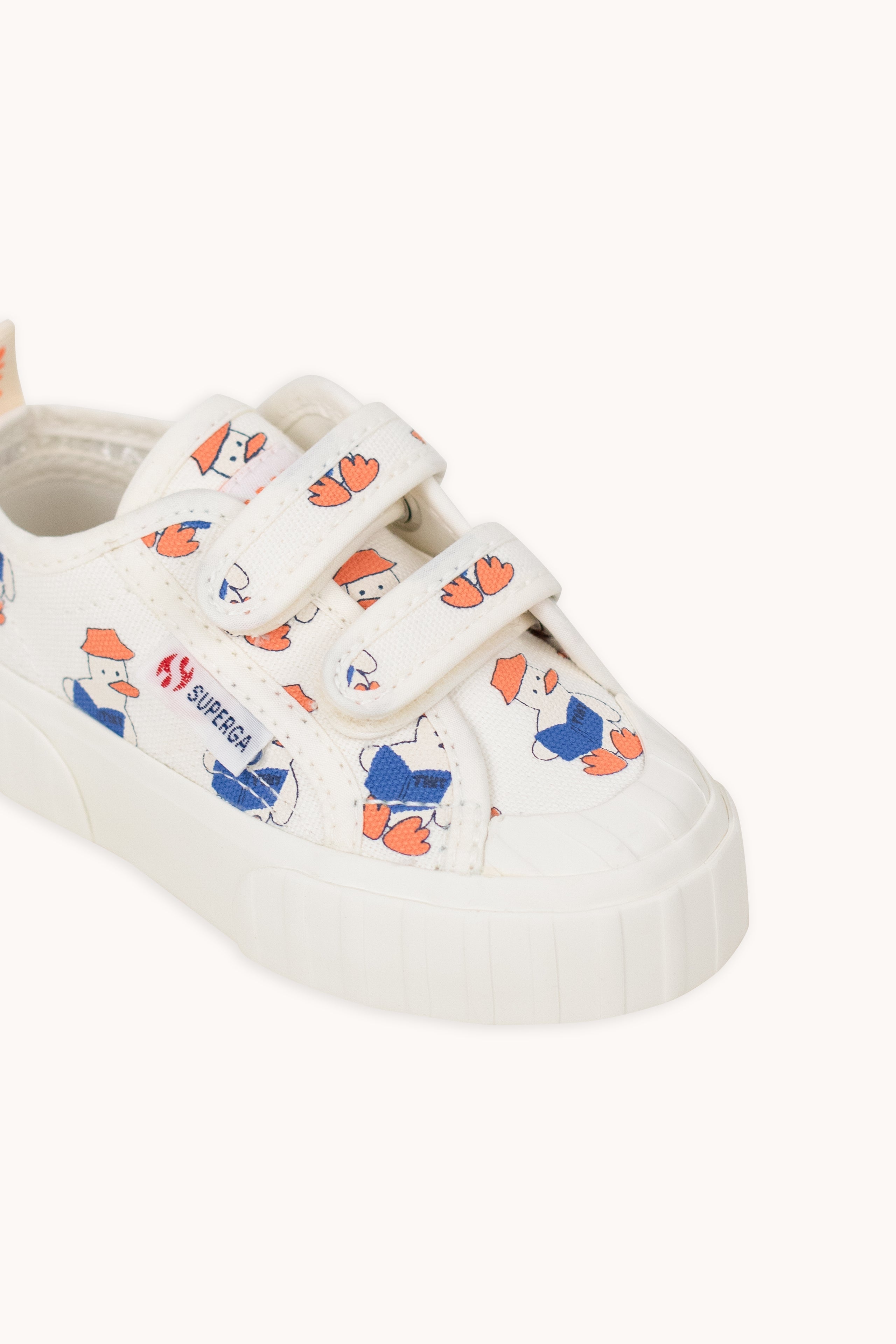 READERS SNEAKERS