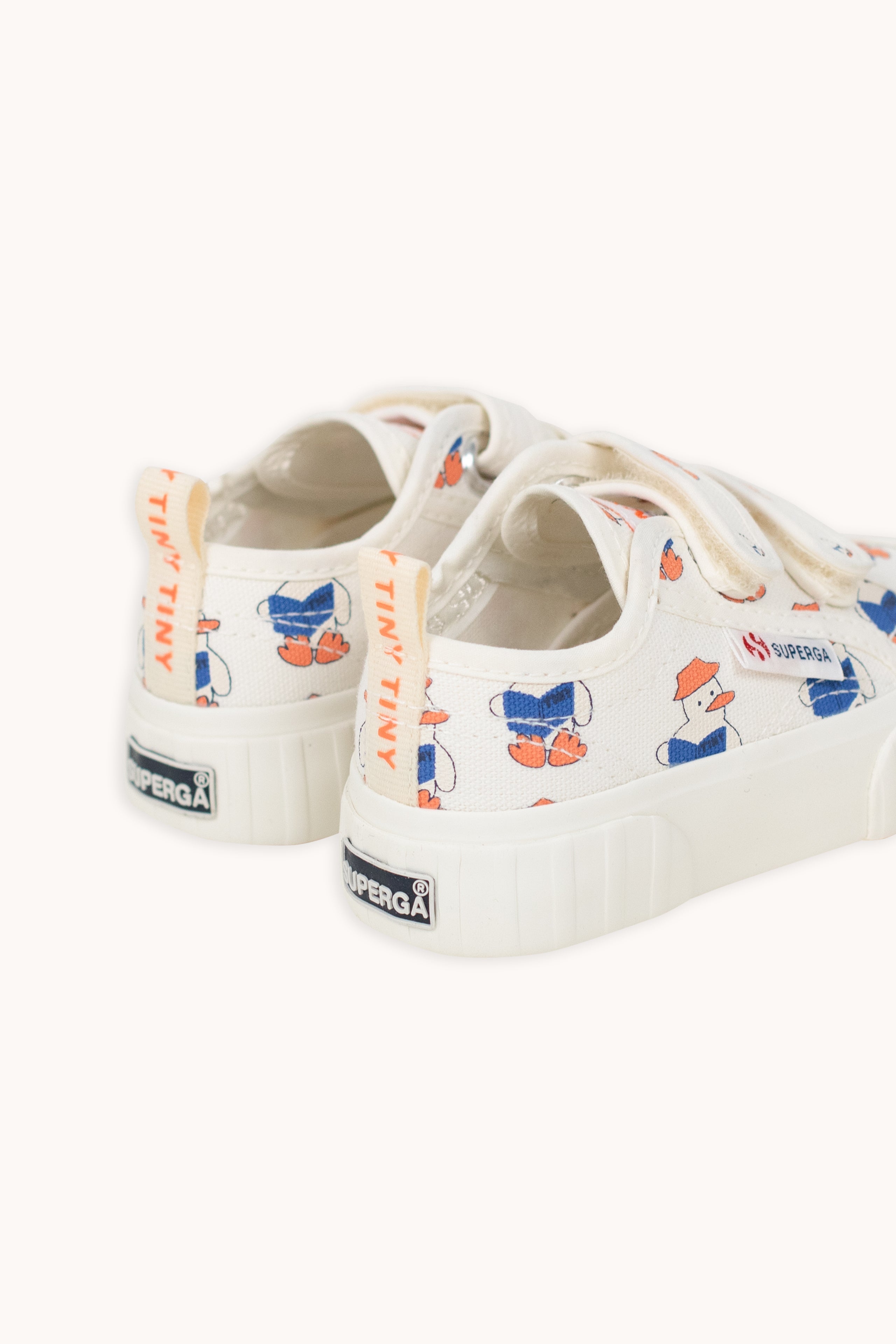 READERS SNEAKERS