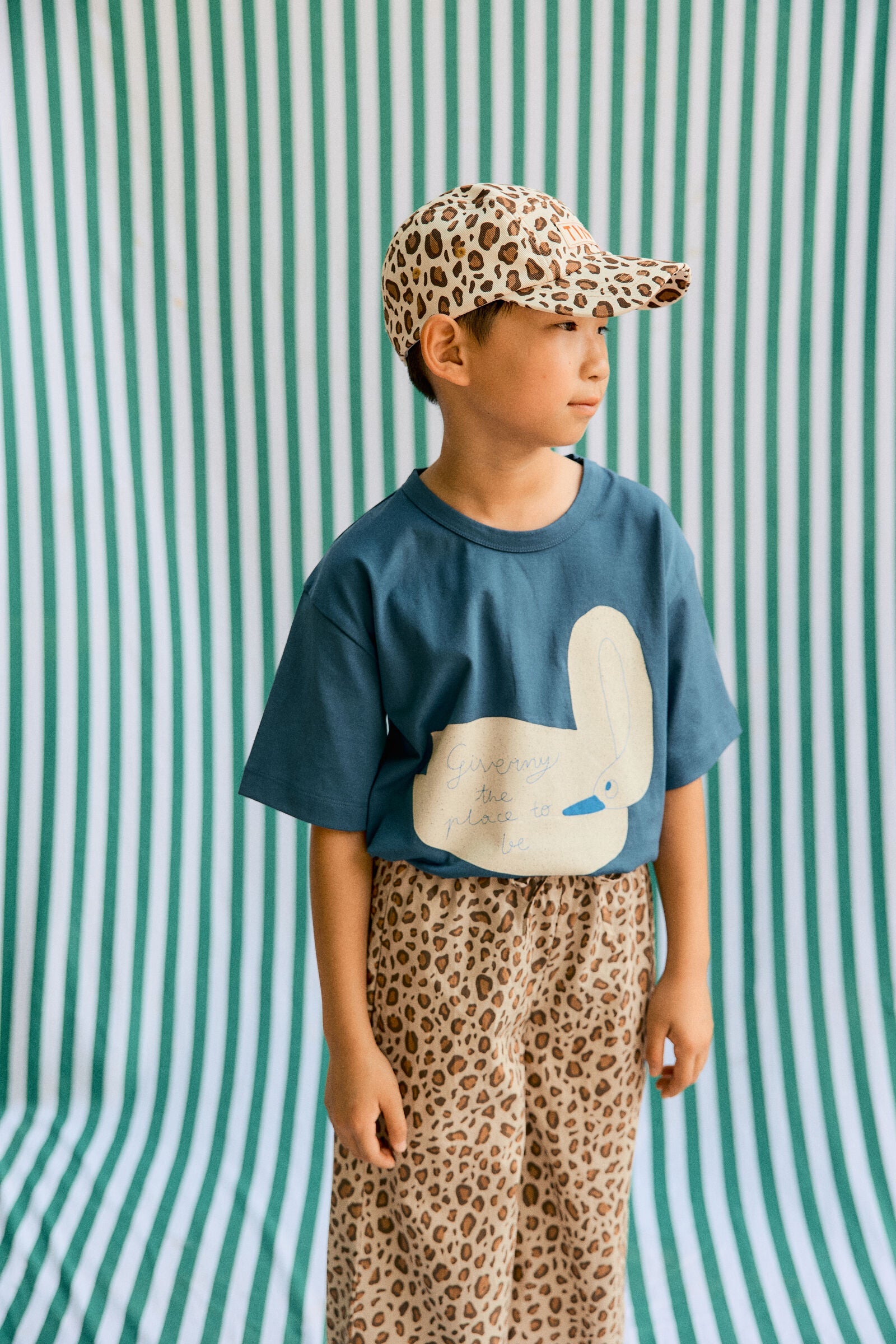 SWAN GRAPHIC TEE