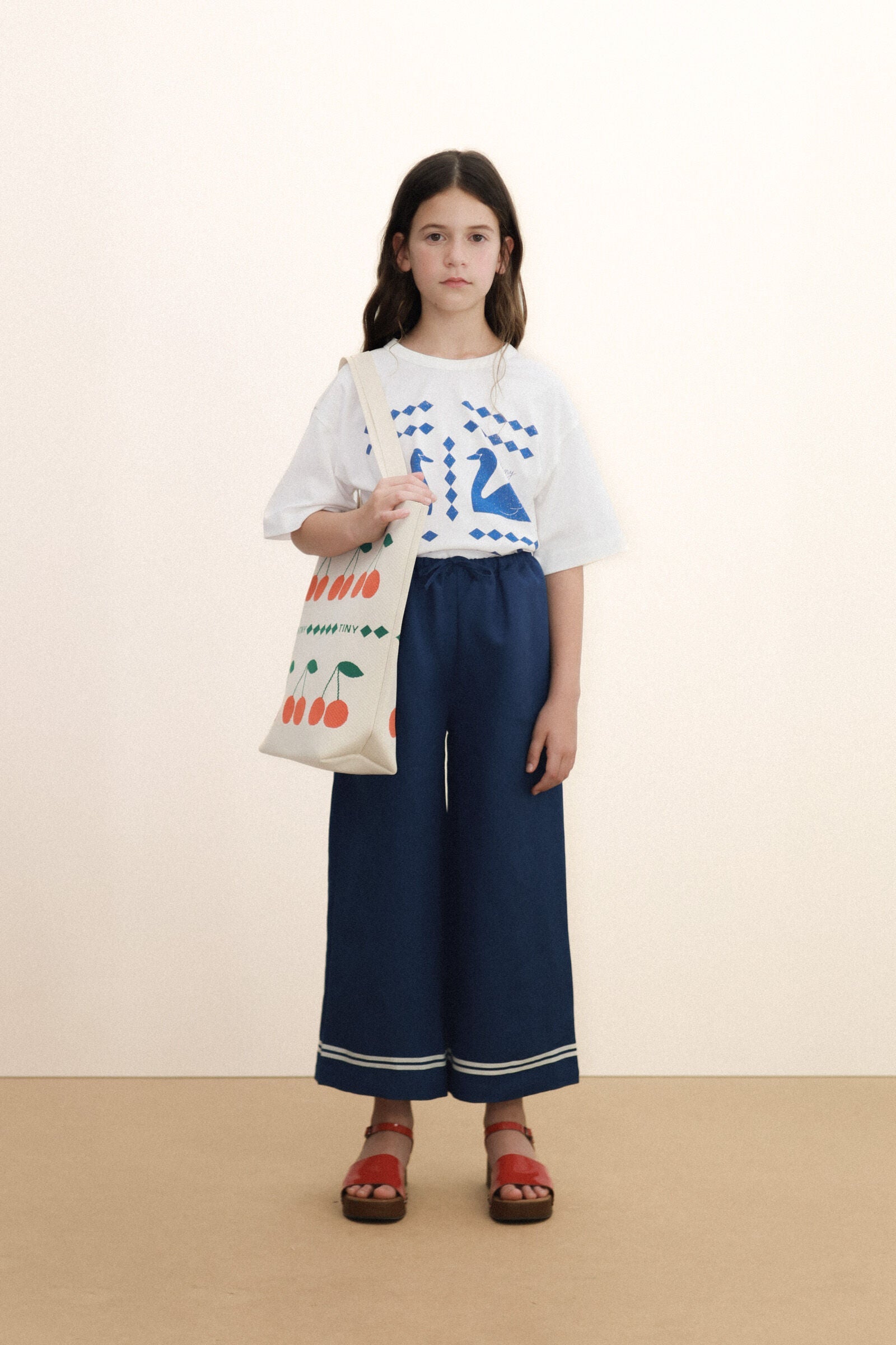 SWANS DIAMONDS GRAPHIC TEE