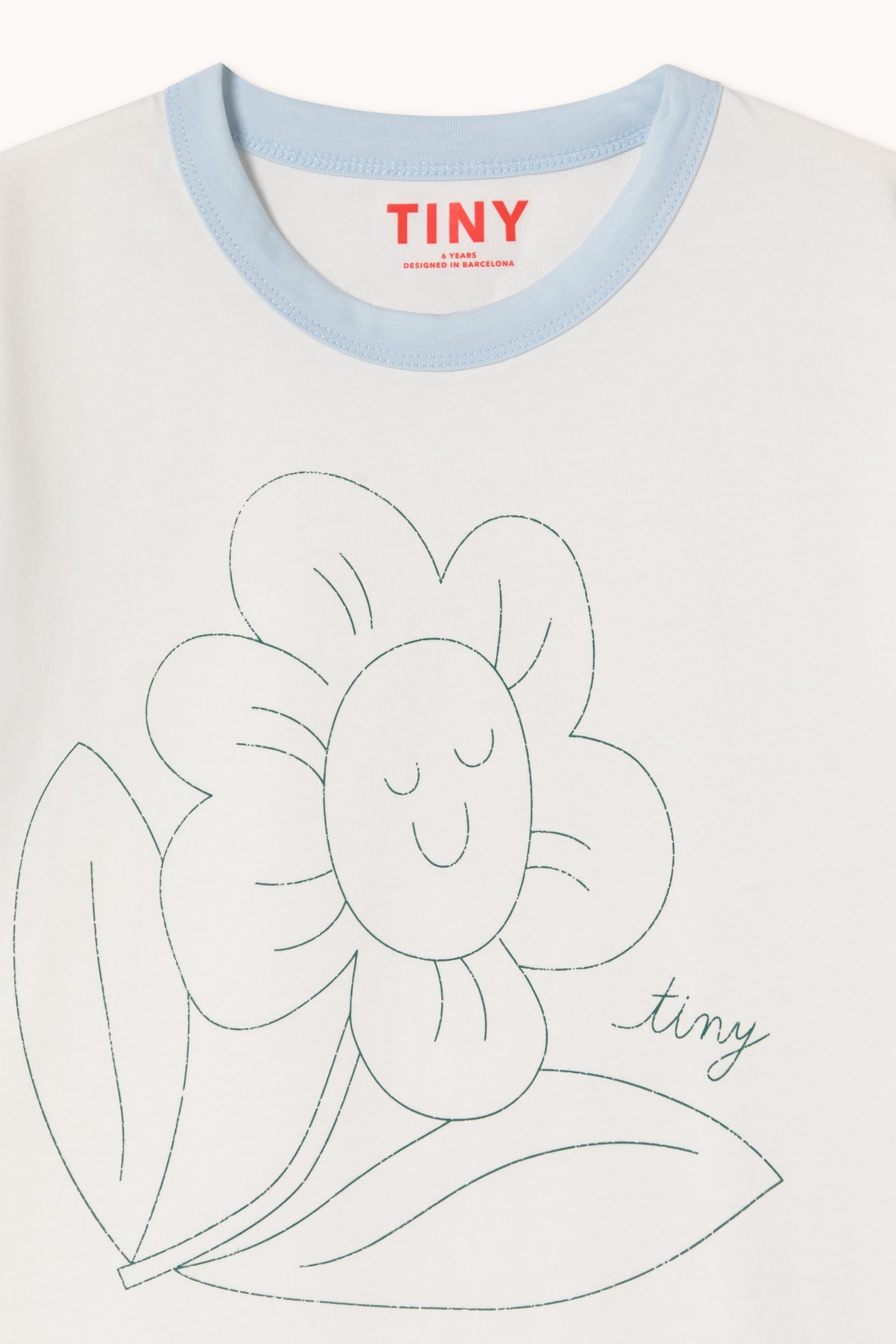 TINY FLOWER GRAPHIC TEE