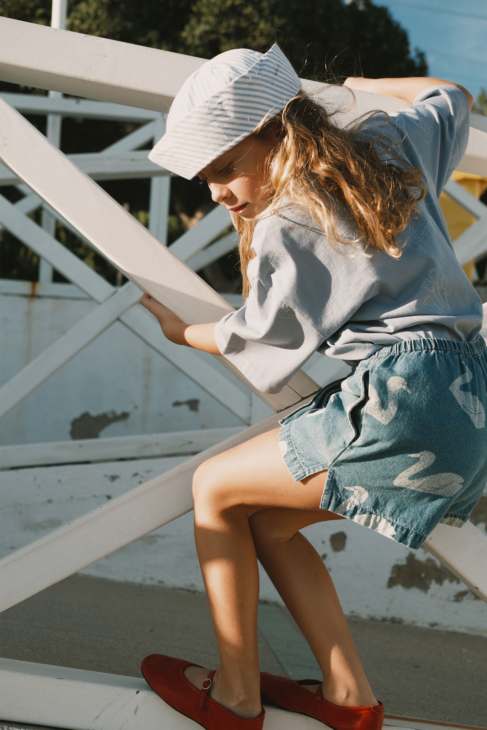 BIG SWANS SHORTS