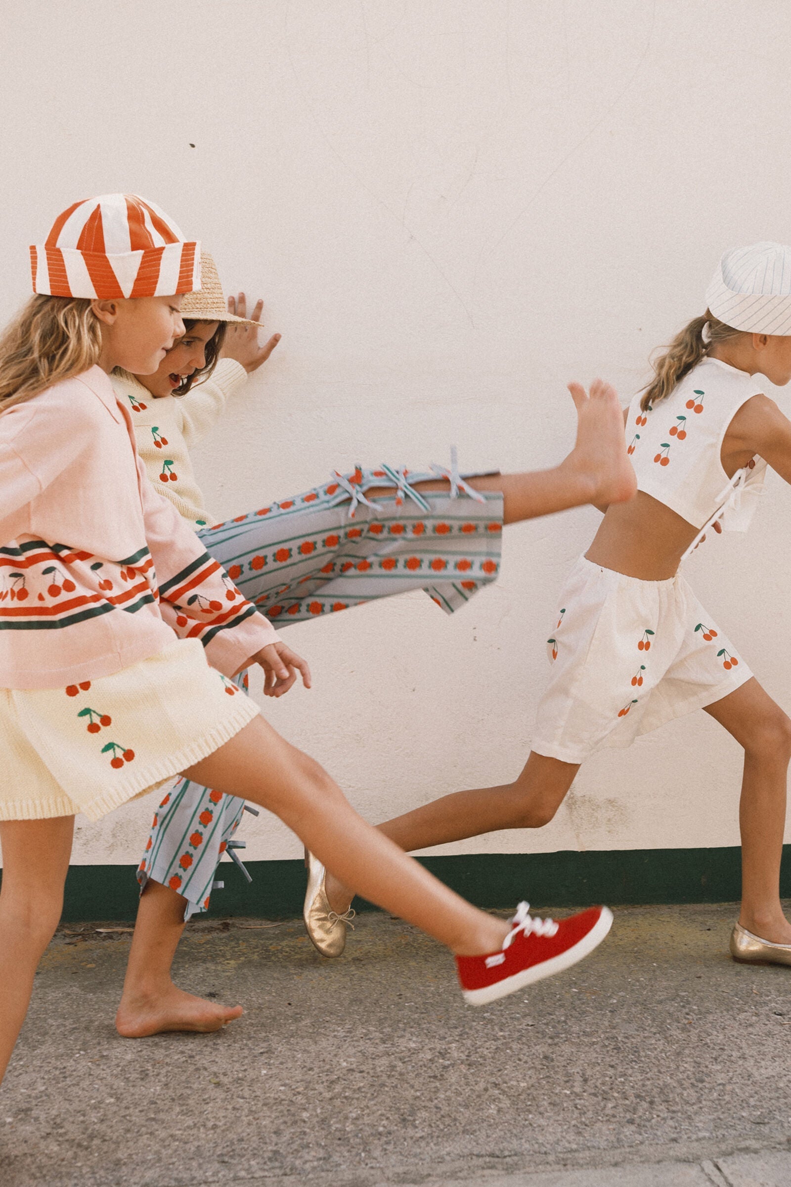 MINI CHERRIES KNITTED SHORTS