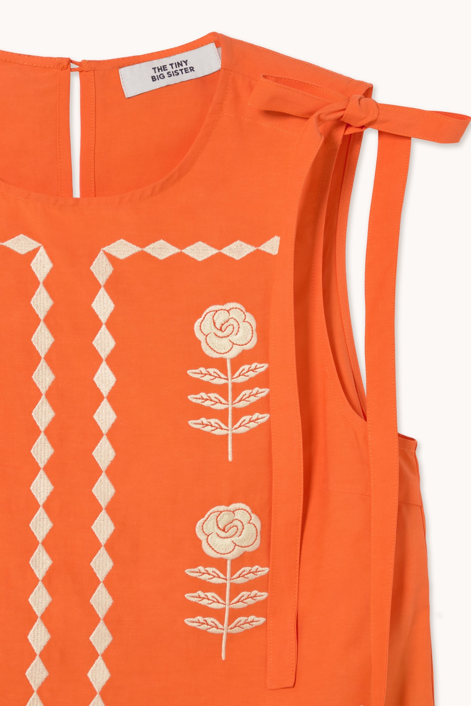 EMBROIDERED TOP