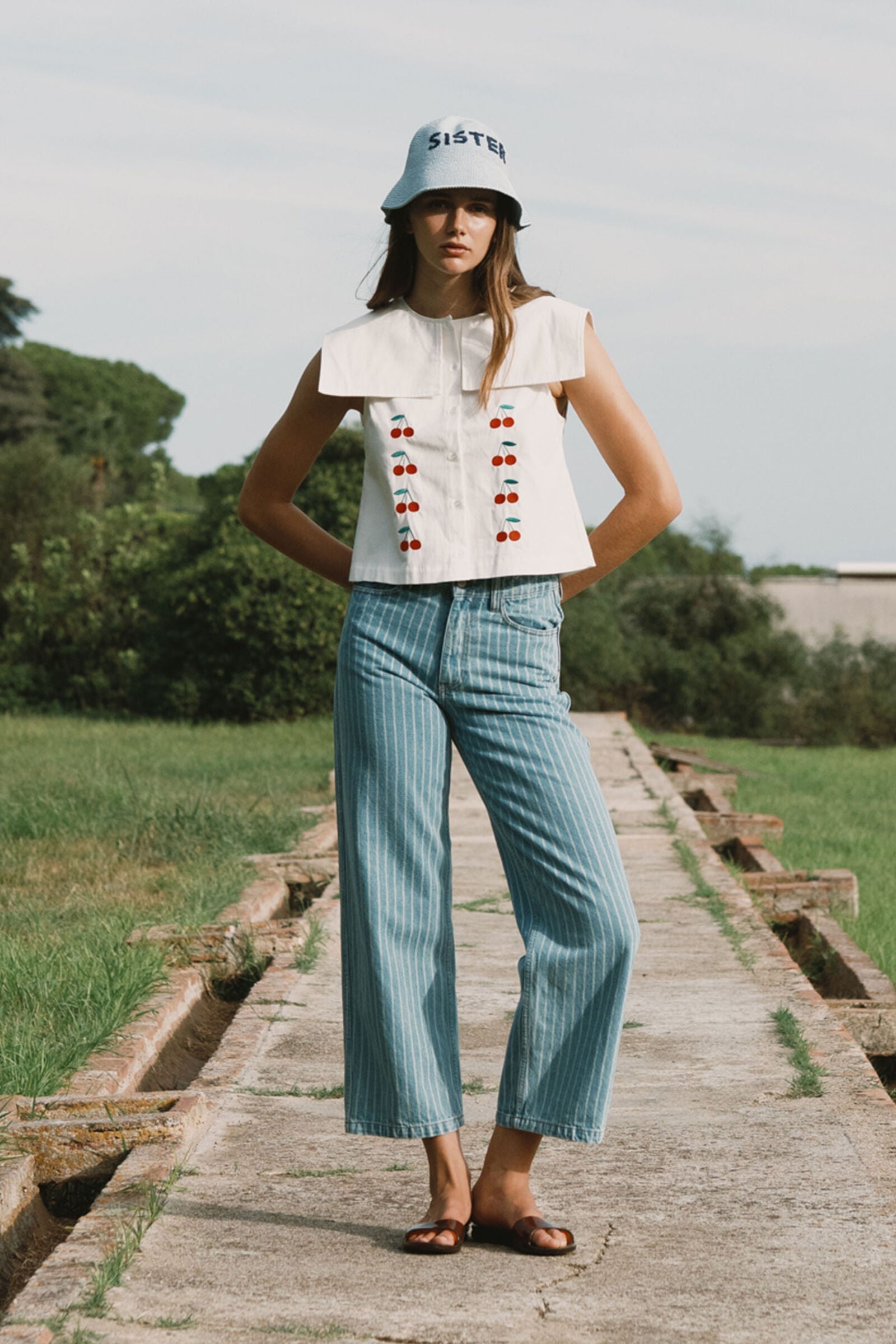 THE TINY BIG SISTER | Woman Fashion Collection THE TINY BIG SISTER | Woman Fashion Collection