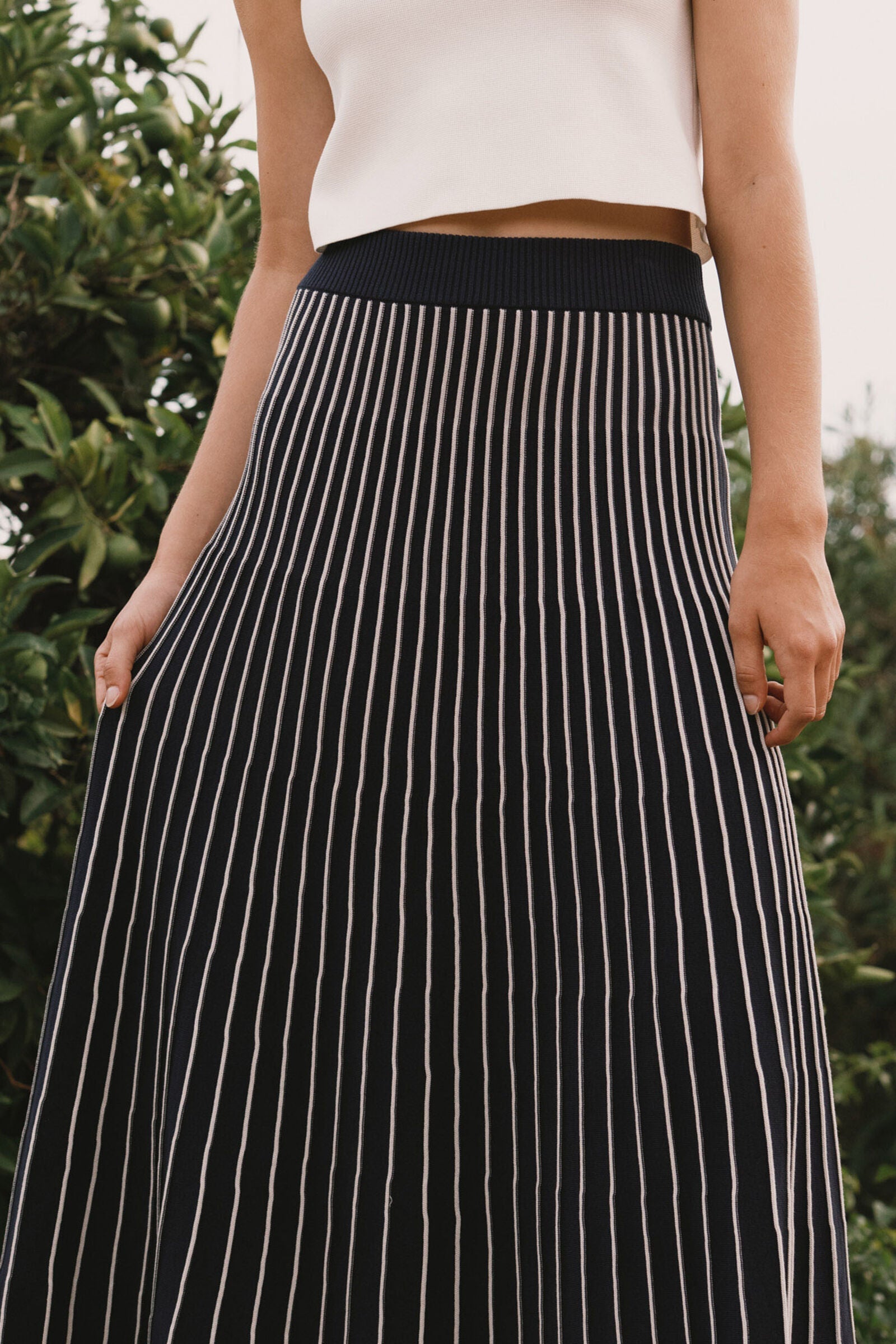 CONTRAST SKIRT