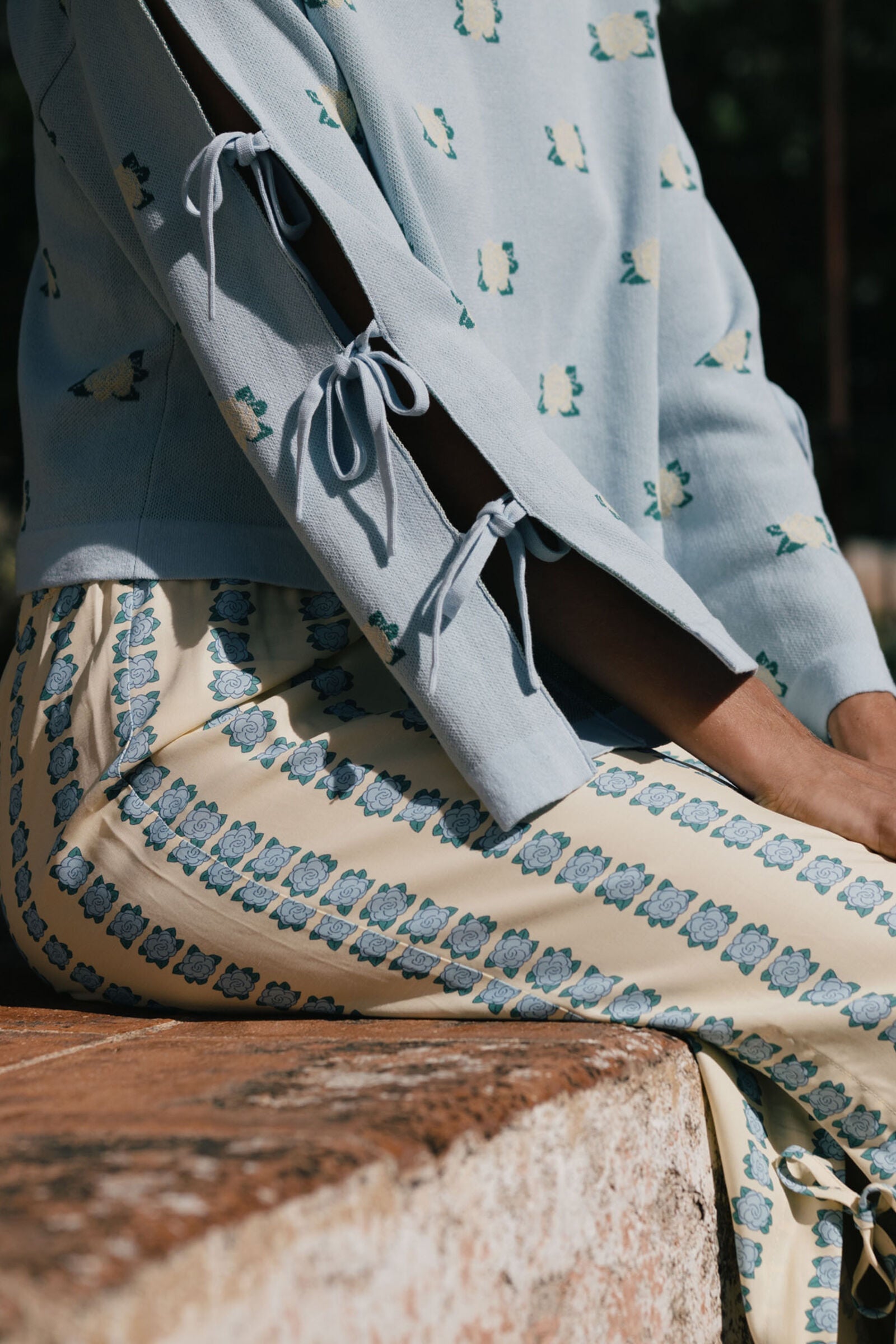 FLOWERS JACQUARD SWEATER