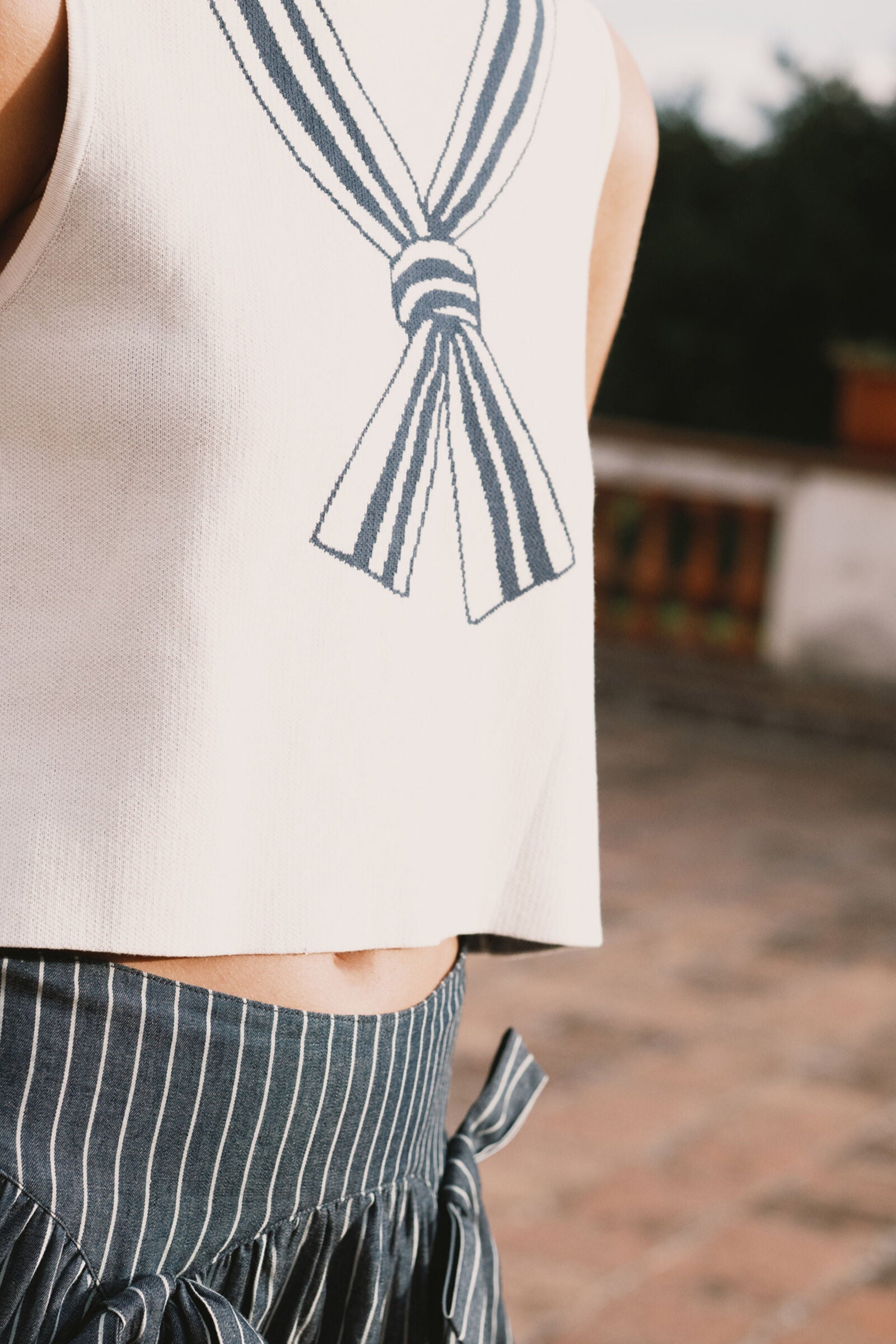 SCARF TOP