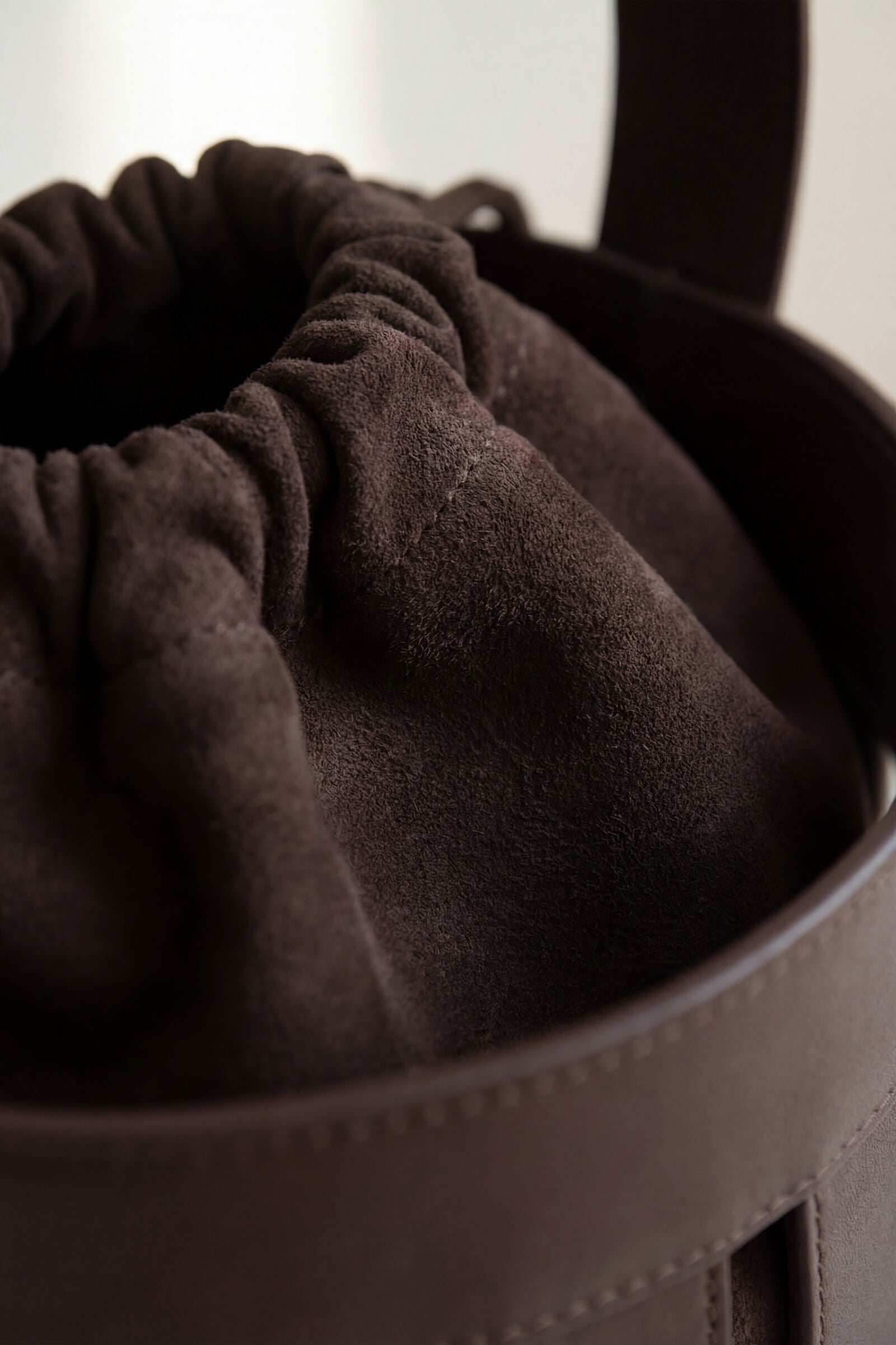 PALI LEATHER BUCKET BAG